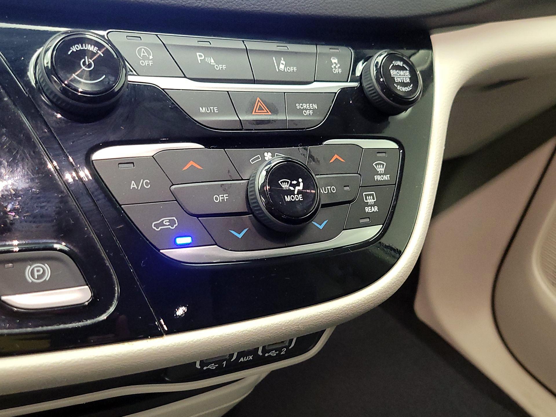 Thumbnail: 2024 Chrysler Pacifica - 16