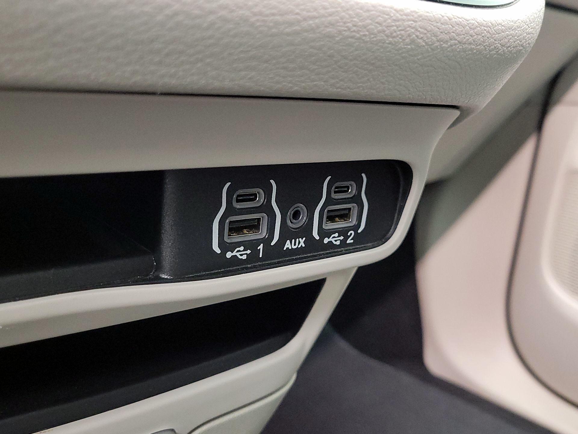 Thumbnail: 2024 Chrysler Pacifica - 18