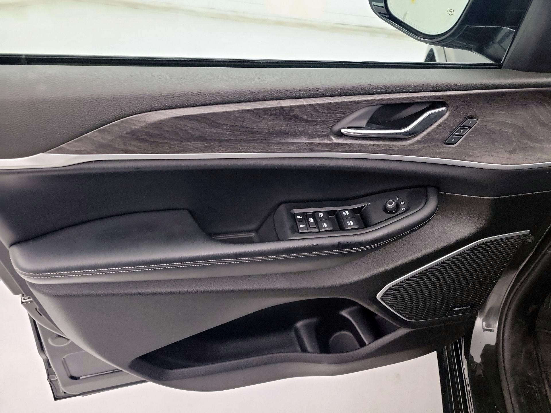 Thumbnail: 2024 Jeep Grand Cherokee - 12