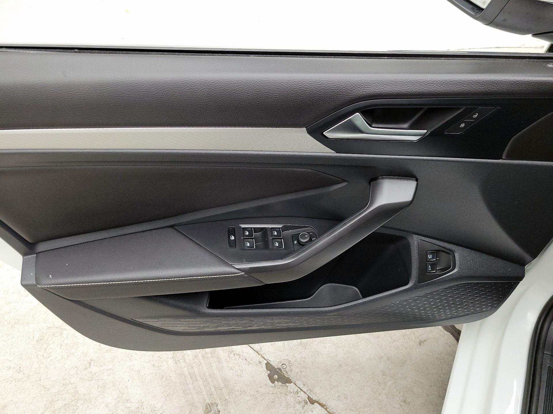 Thumbnail: 2024 Volkswagen Jetta - 12