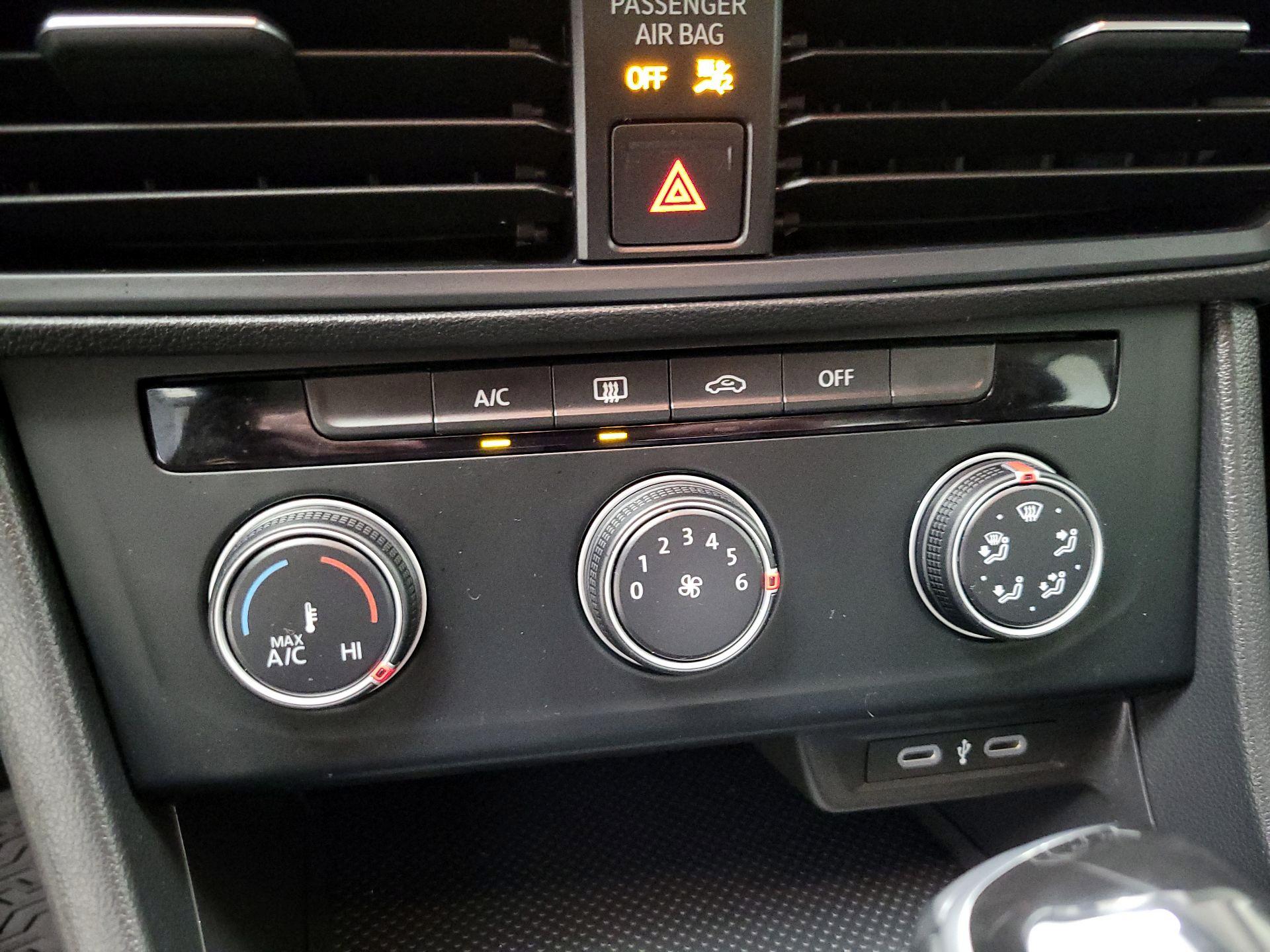 Thumbnail: 2024 Volkswagen Jetta - 16