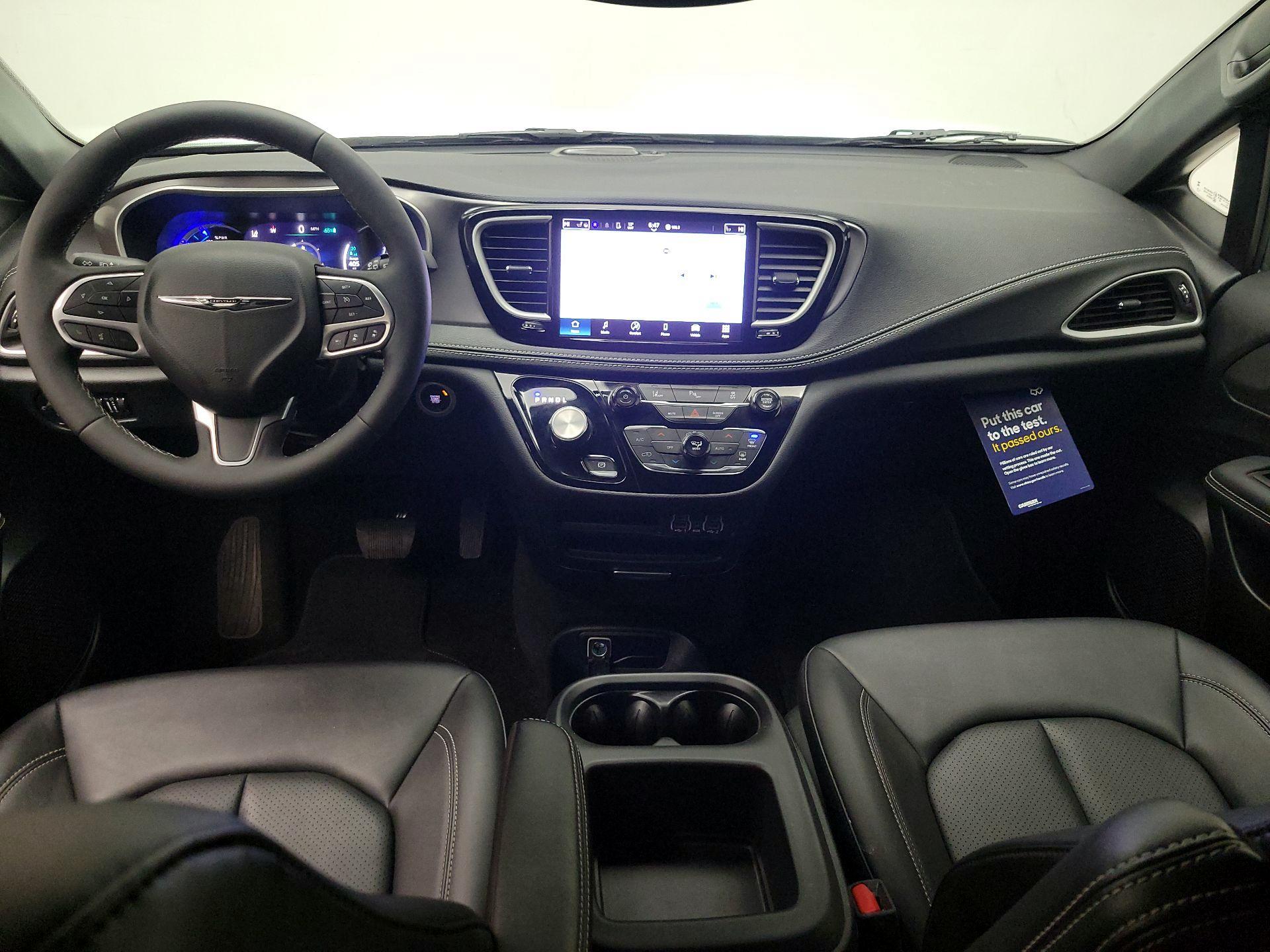 Thumbnail: 2025 Chrysler Pacifica - 9