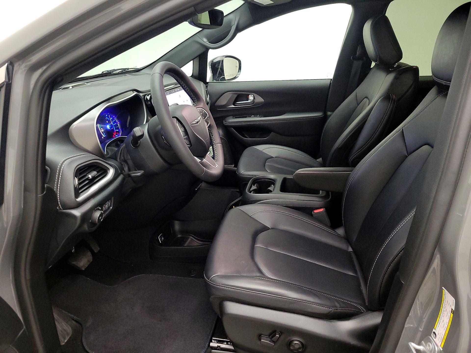 Thumbnail: 2025 Chrysler Pacifica - 11