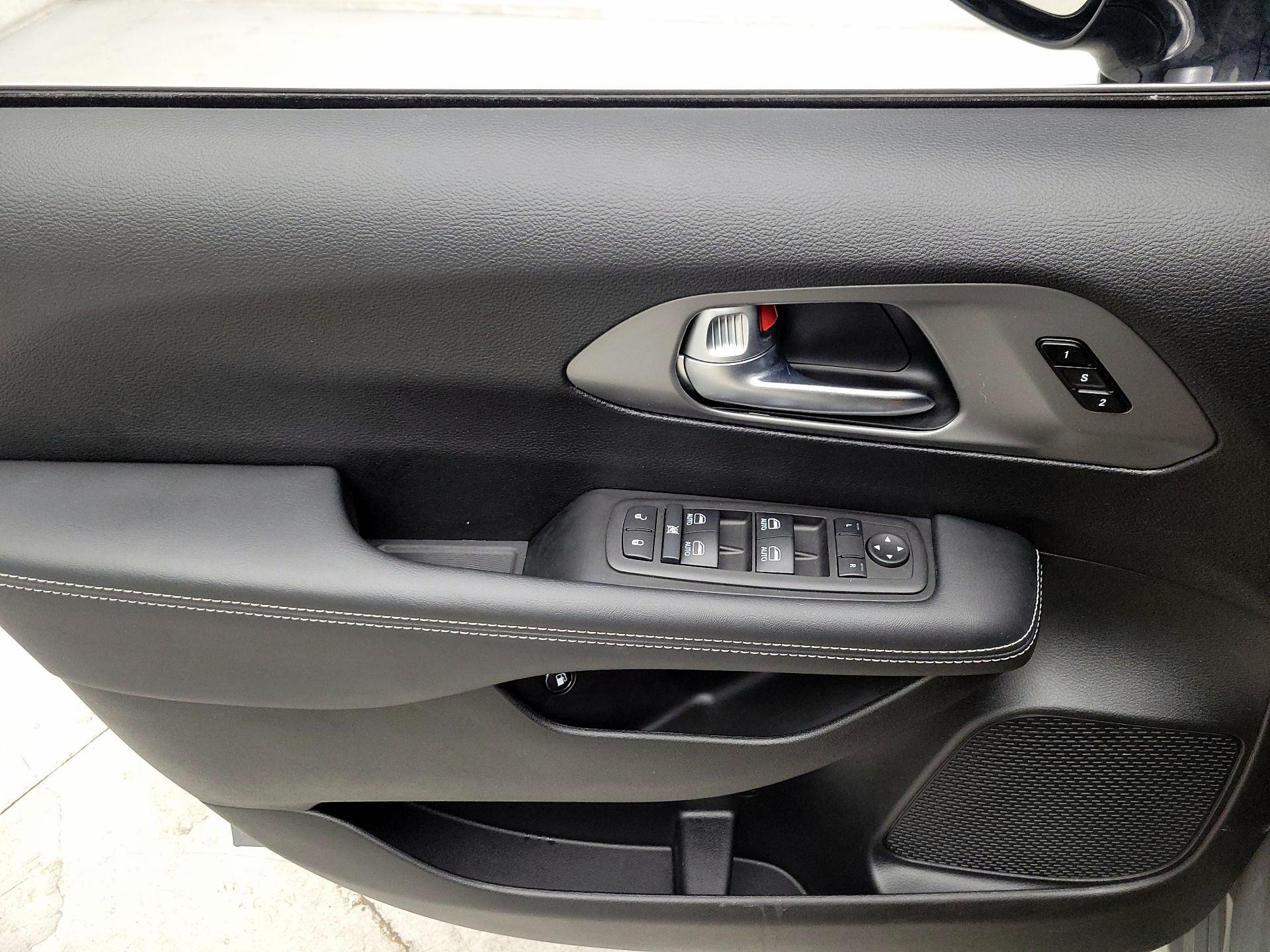 Thumbnail: 2025 Chrysler Pacifica - 12