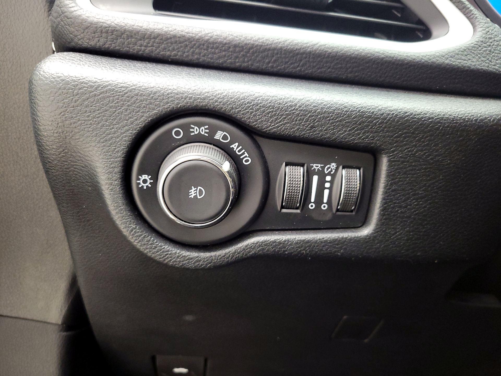 Thumbnail: 2025 Chrysler Pacifica - 13