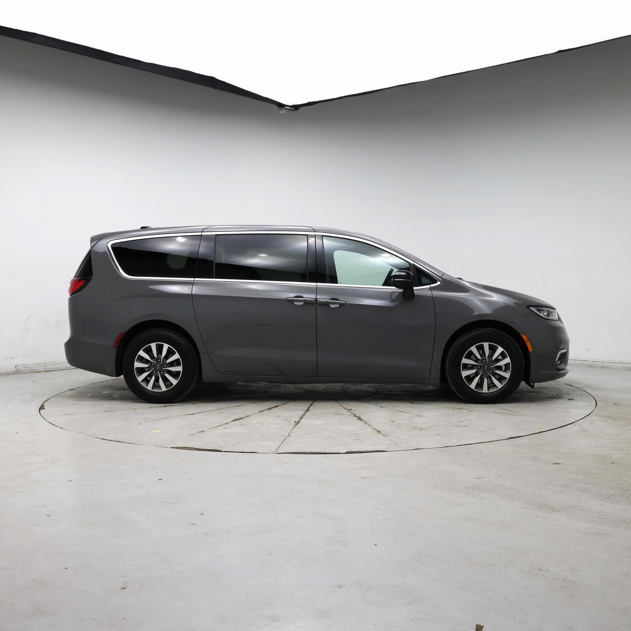 Thumbnail: 2025 Chrysler Pacifica - 7