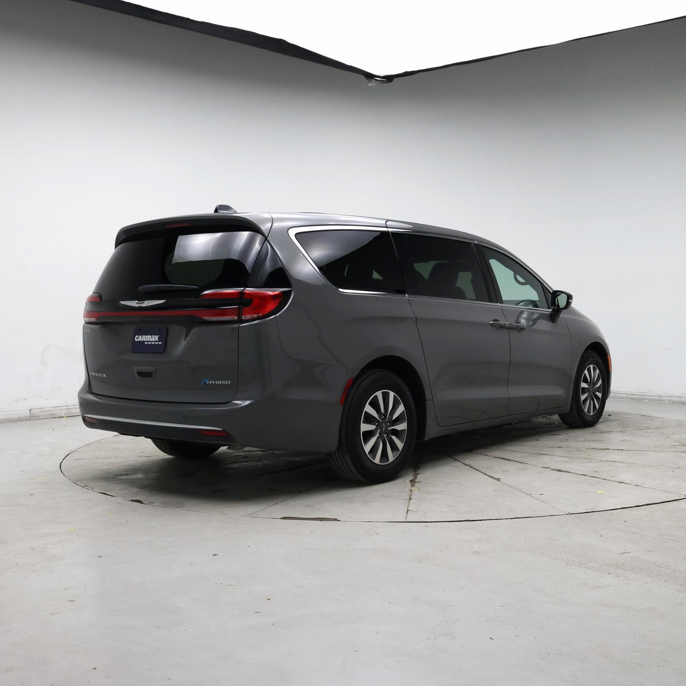 Thumbnail: 2025 Chrysler Pacifica - 8