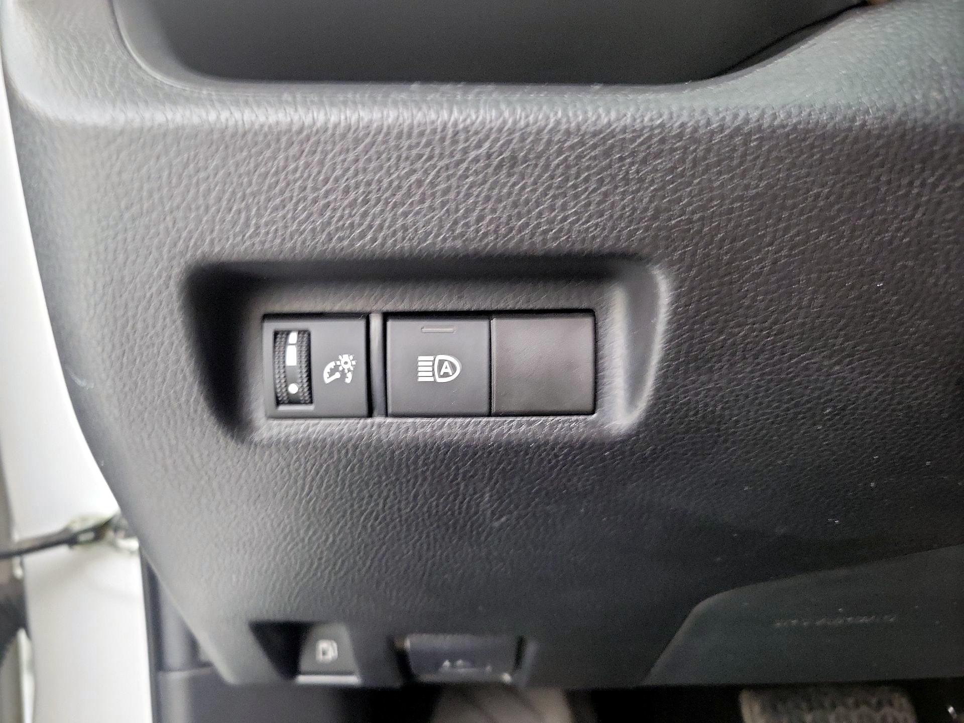 Thumbnail: 2022 Toyota RAV4 - 13