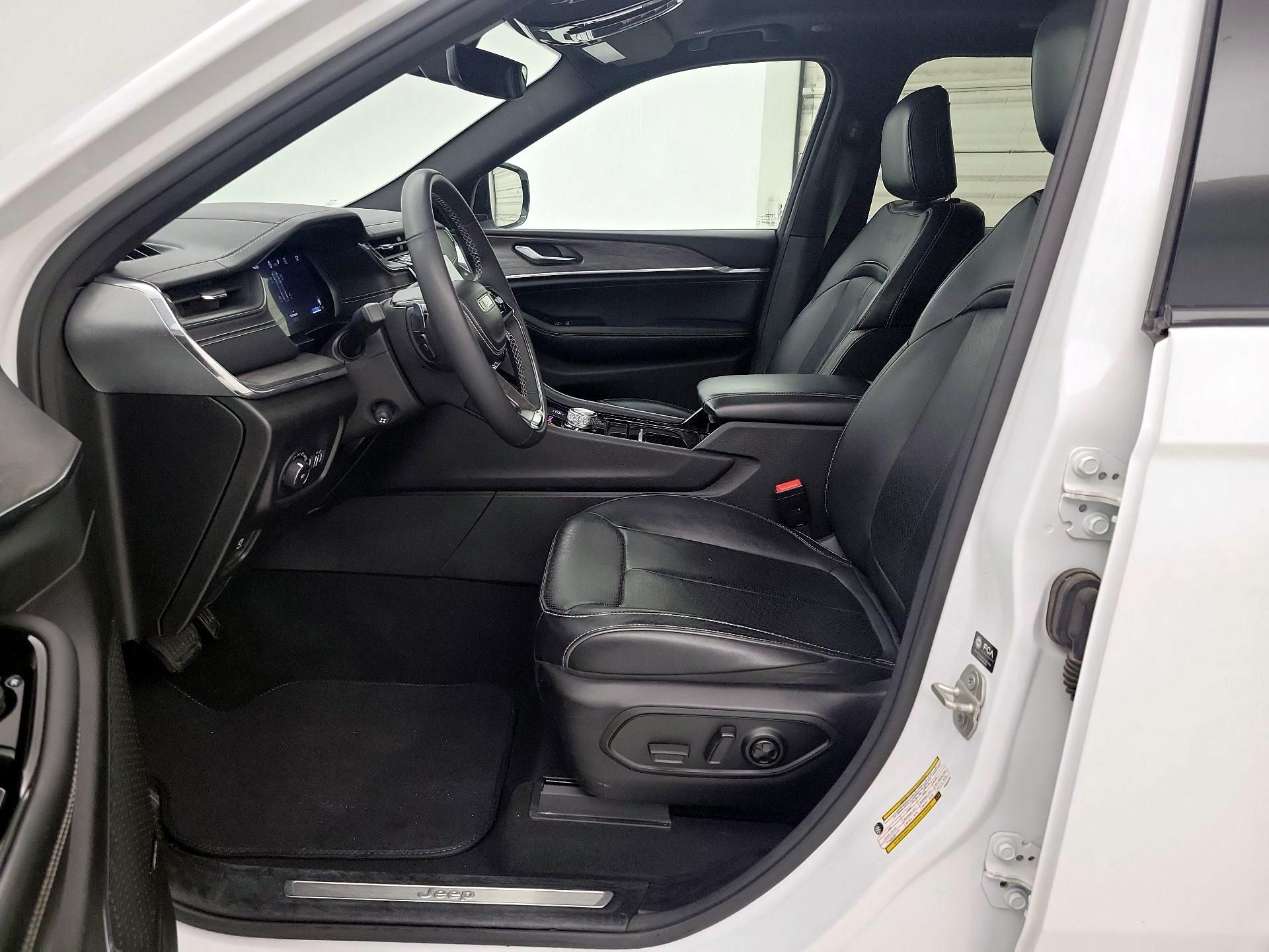 Thumbnail: 2023 Jeep Grand Cherokee - 11