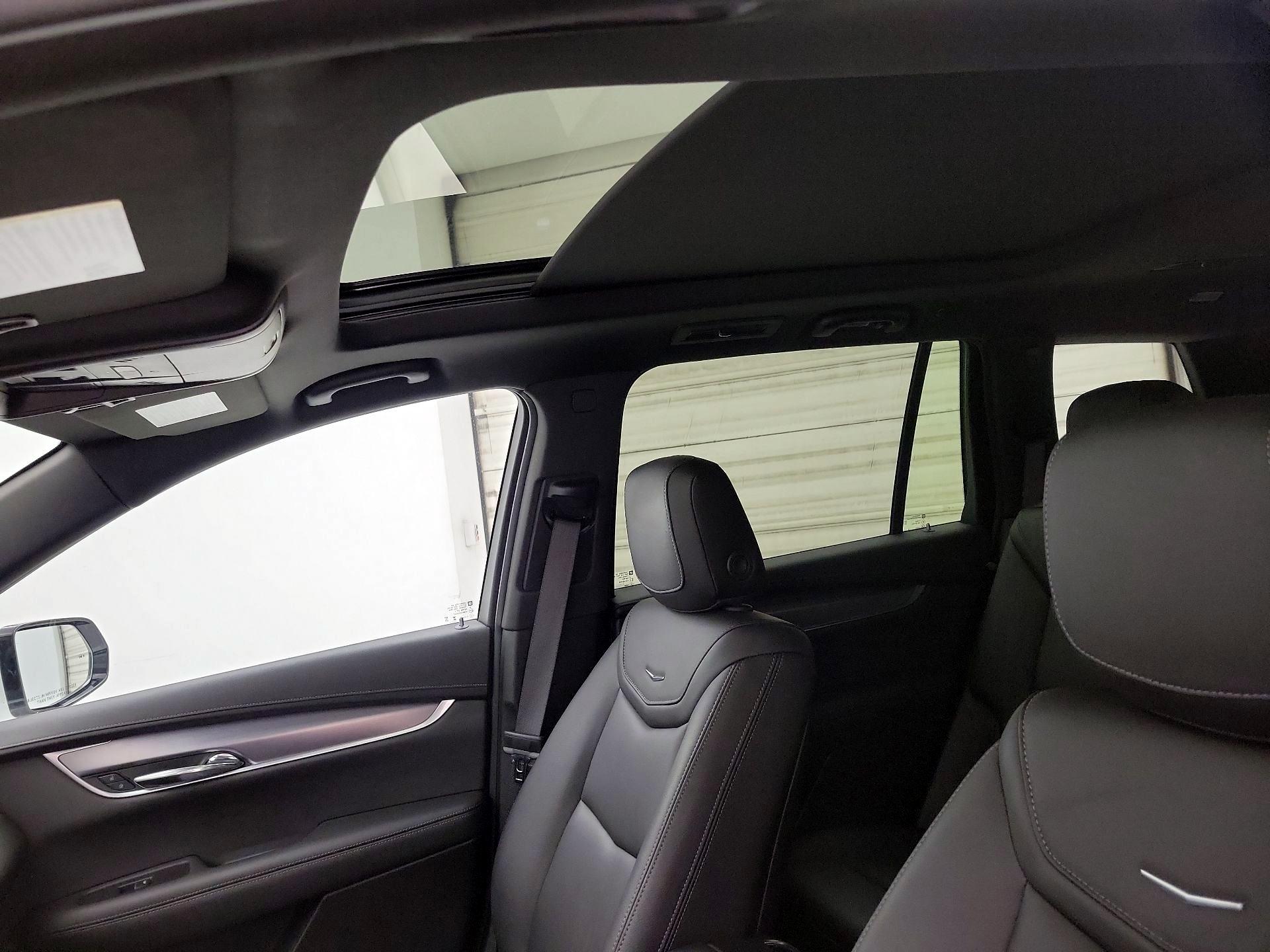 Thumbnail: 2024 Cadillac XT6 - 18