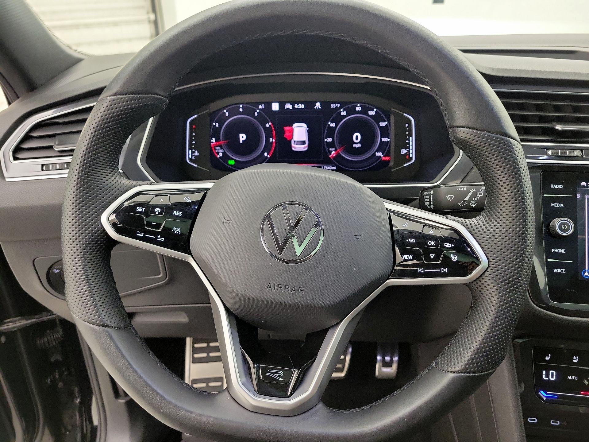 Thumbnail: 2022 Volkswagen Tiguan - 10