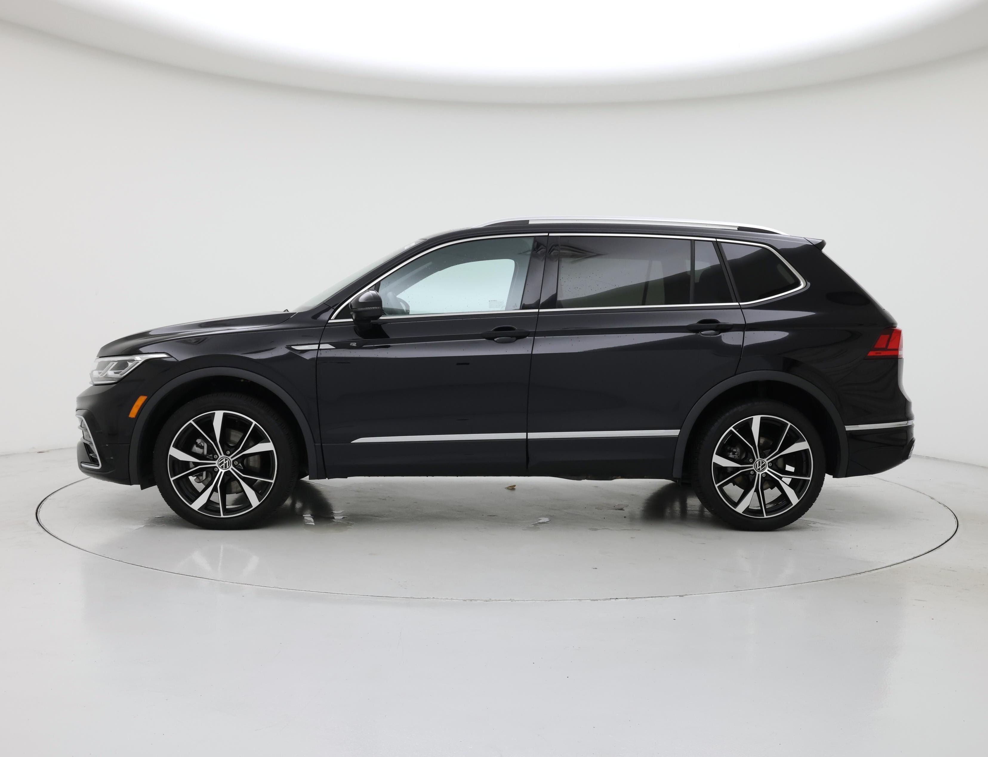 Thumbnail: 2022 Volkswagen Tiguan - 3