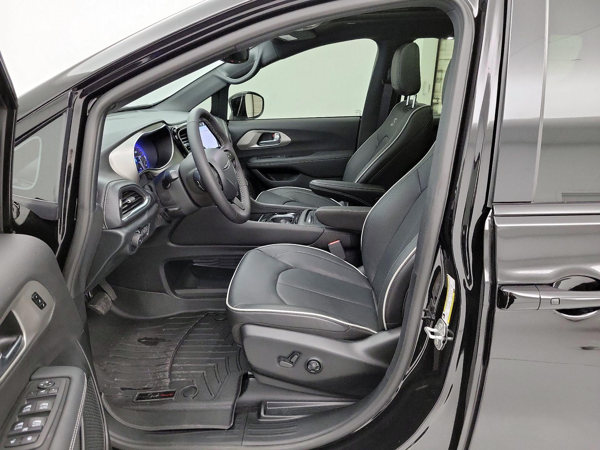 Thumbnail: 2024 Chrysler Pacifica - 11