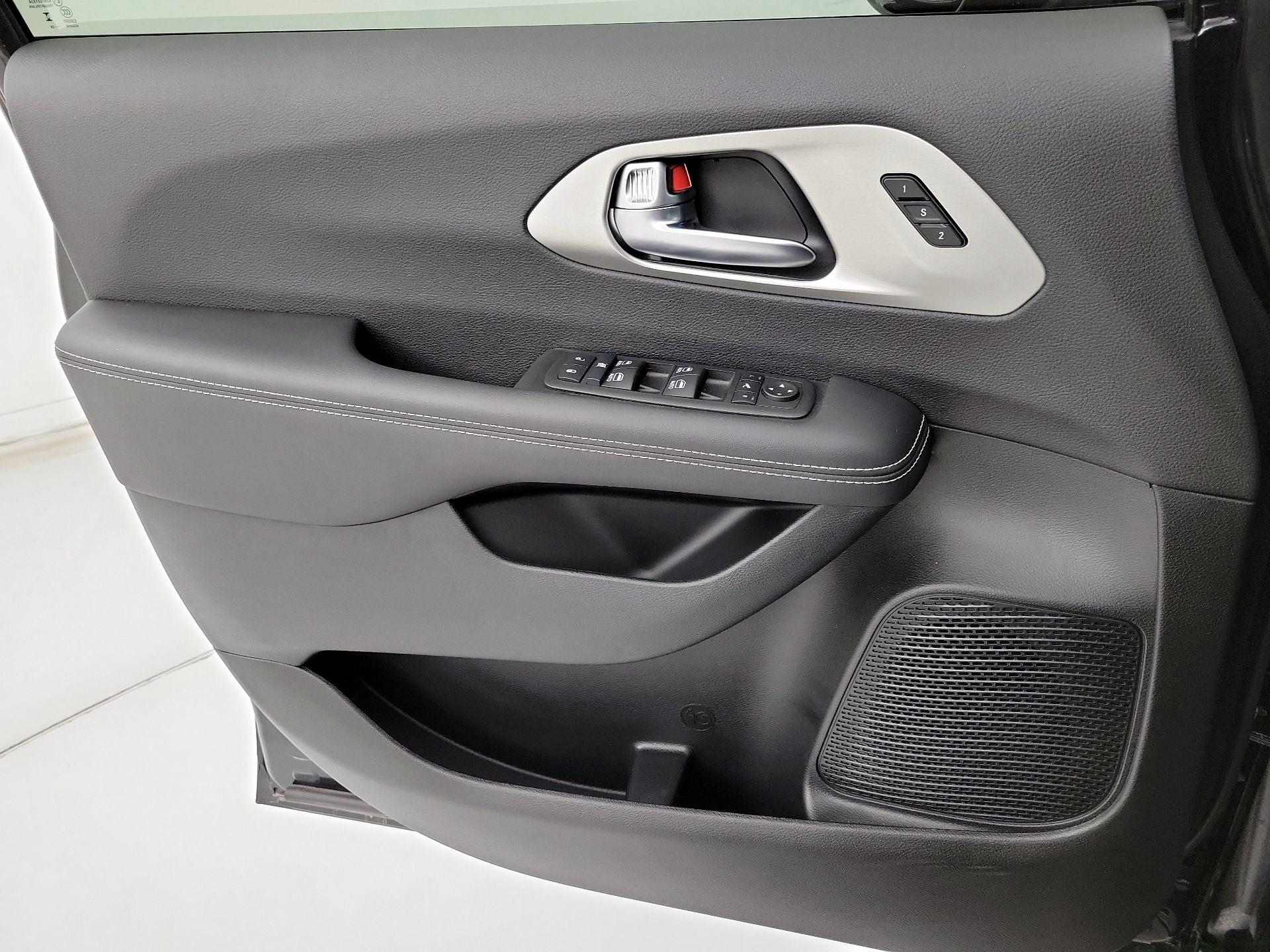 Thumbnail: 2024 Chrysler Pacifica - 12