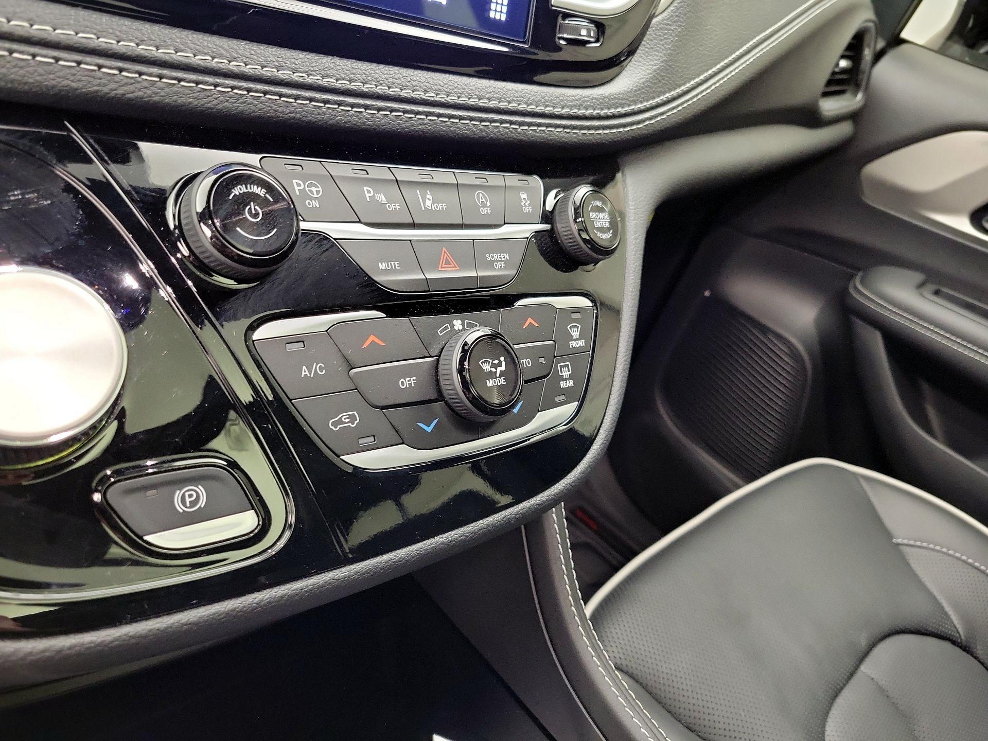 Thumbnail: 2024 Chrysler Pacifica - 17