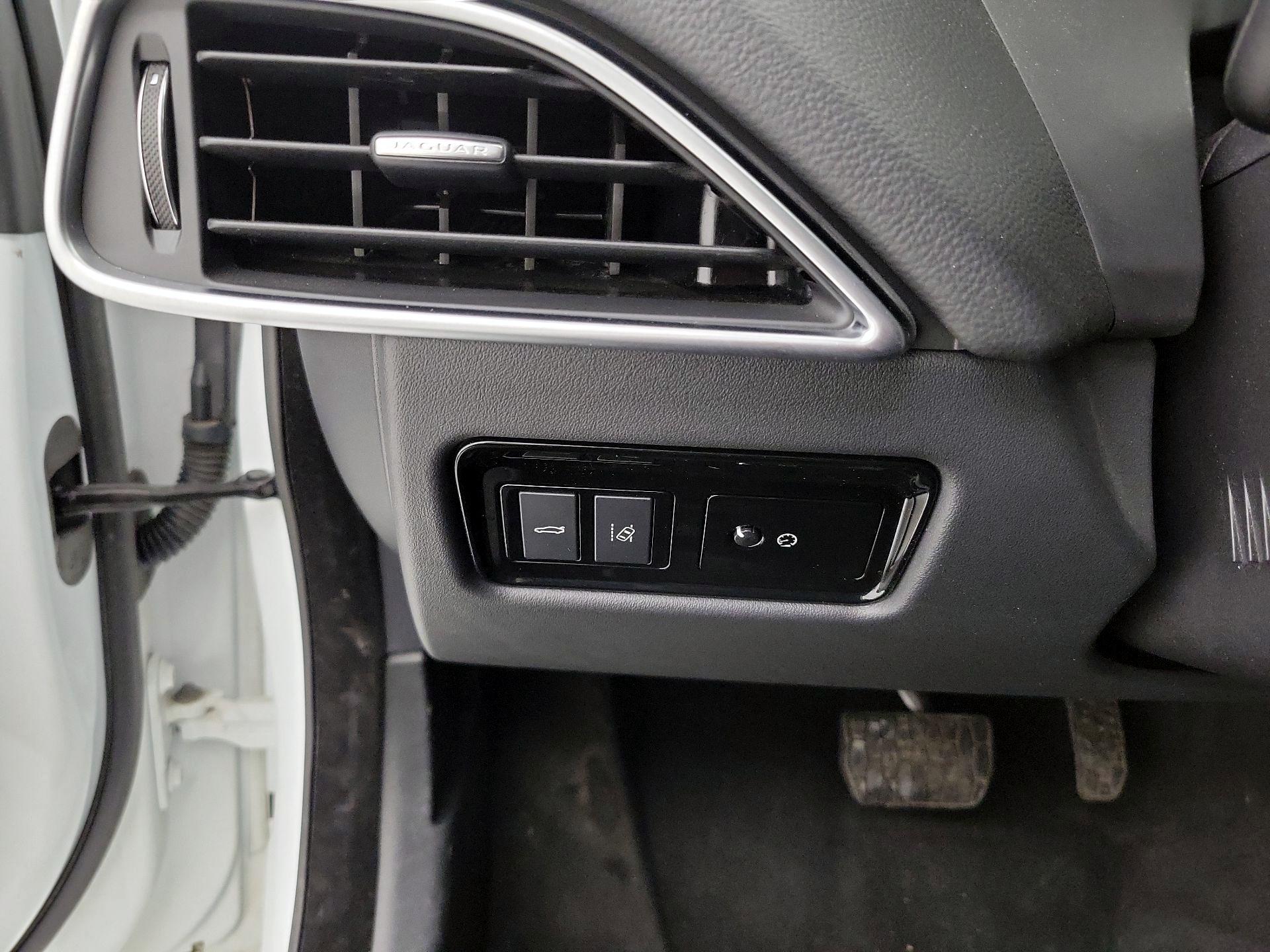 Thumbnail: 2018 Jaguar XE - 13