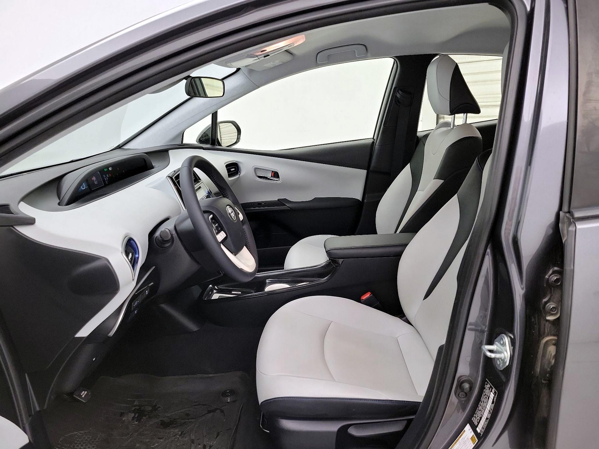 Thumbnail: 2016 Toyota Prius - 11