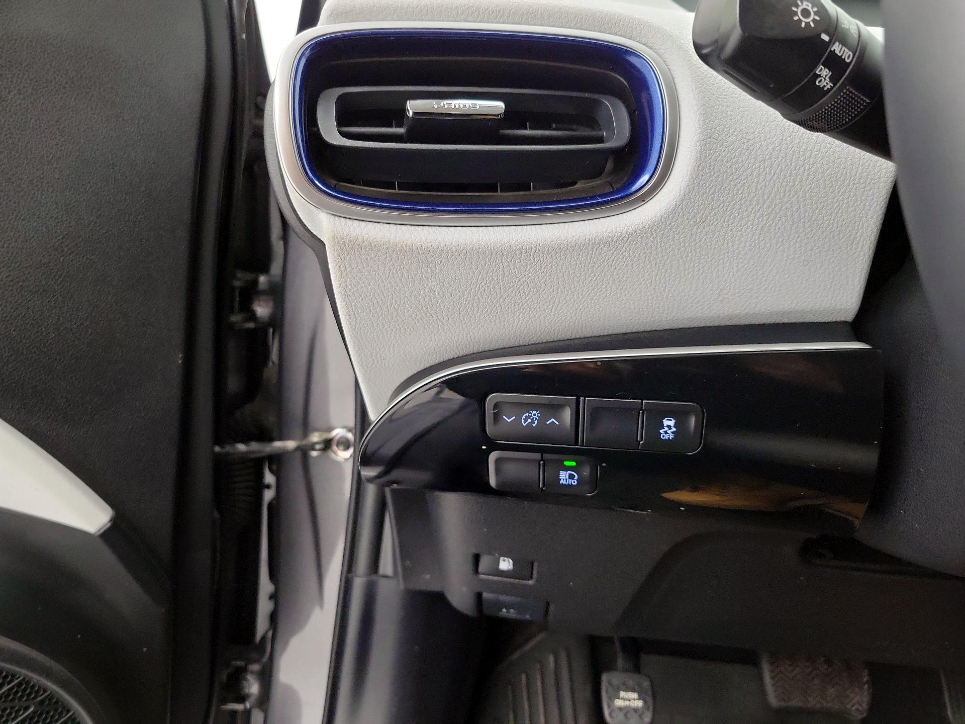 Thumbnail: 2016 Toyota Prius - 13