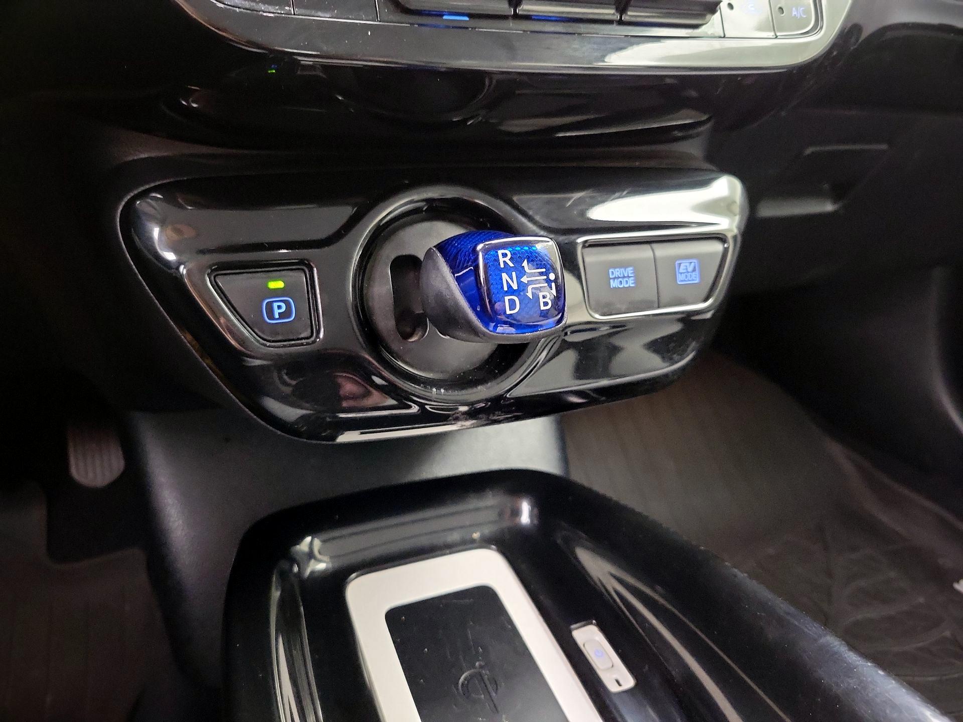 Thumbnail: 2016 Toyota Prius - 18