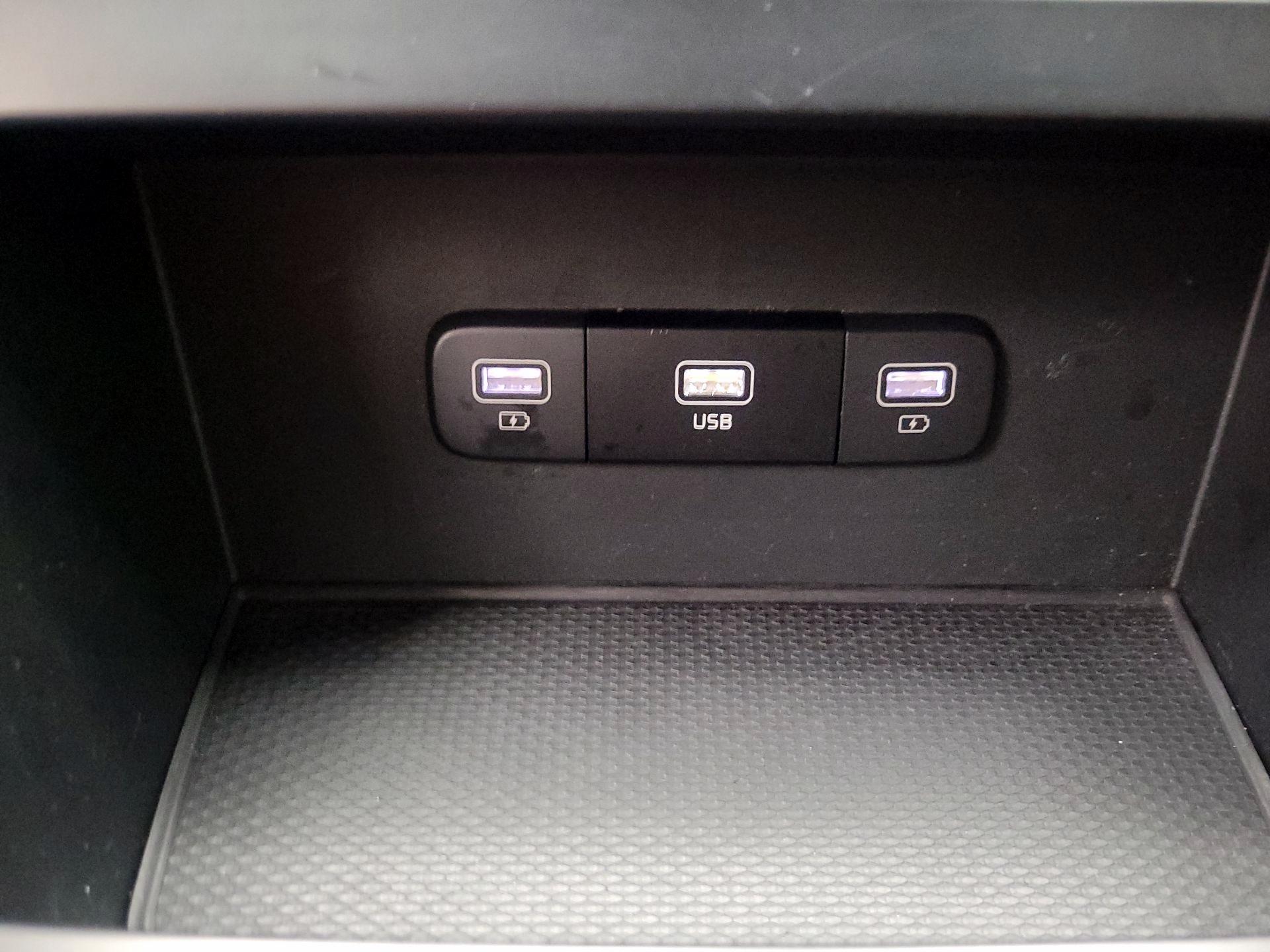 Thumbnail: 2024 Kia Carnival - 18