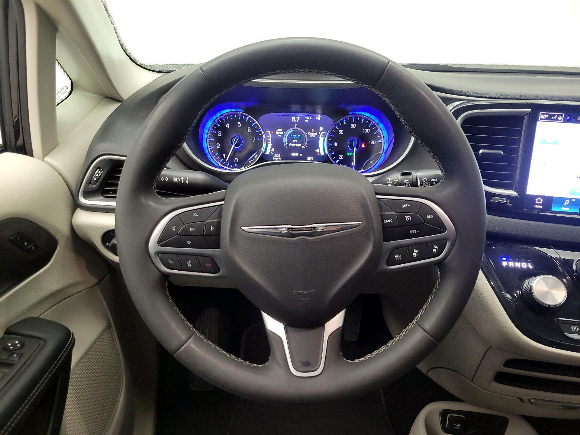 Thumbnail: 2024 Chrysler Pacifica - 10