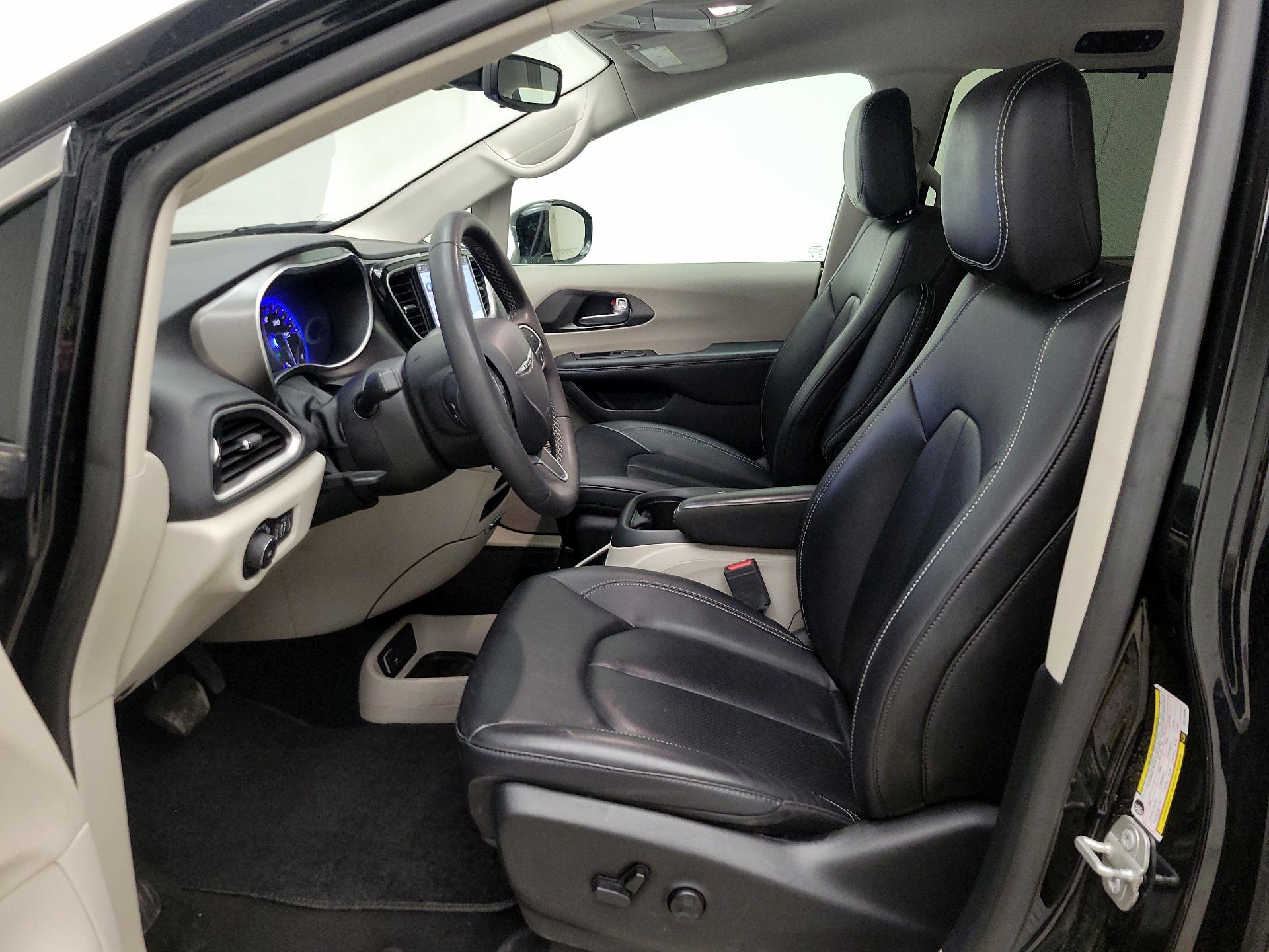 Thumbnail: 2024 Chrysler Pacifica - 11