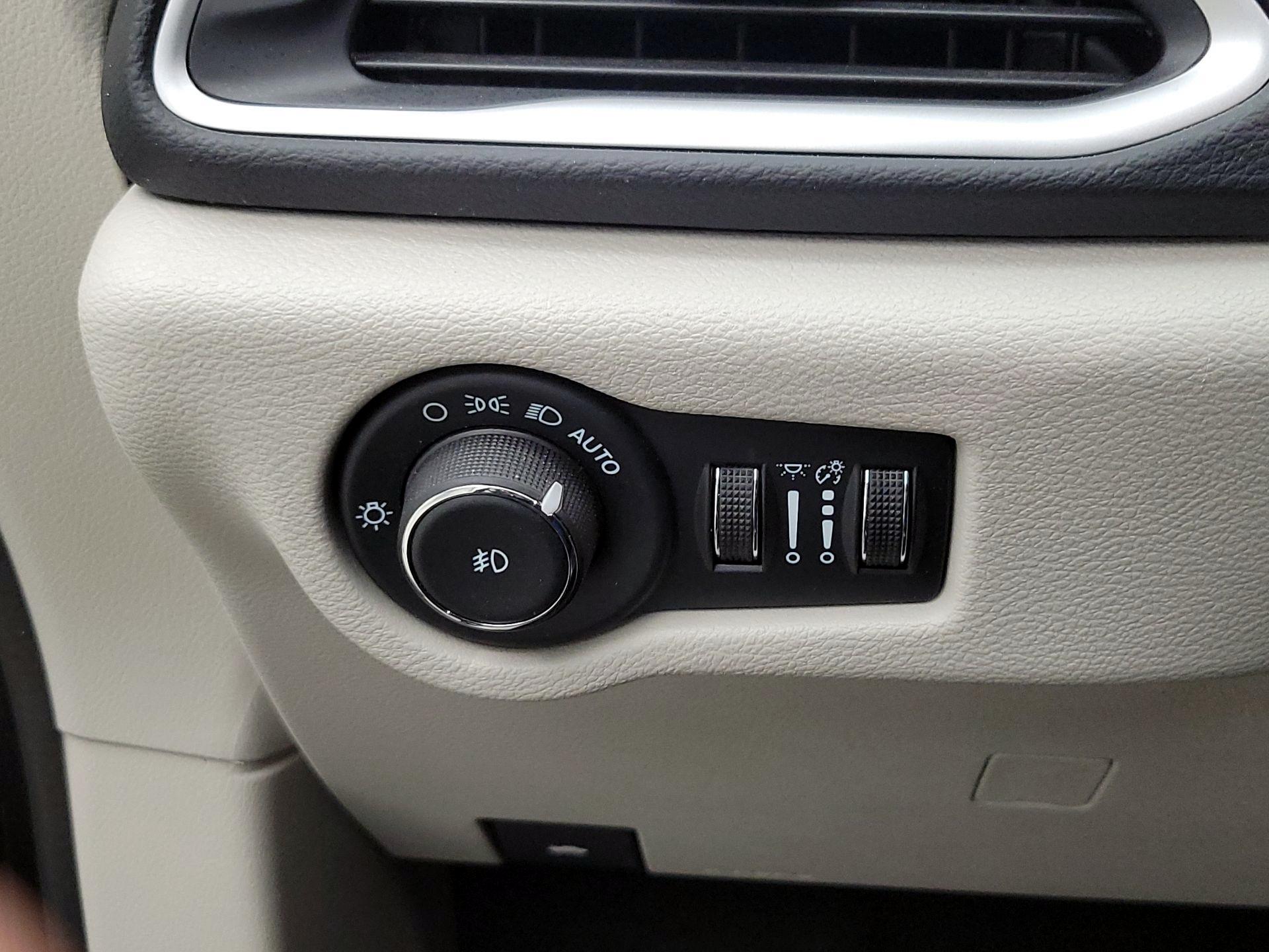 Thumbnail: 2024 Chrysler Pacifica - 13