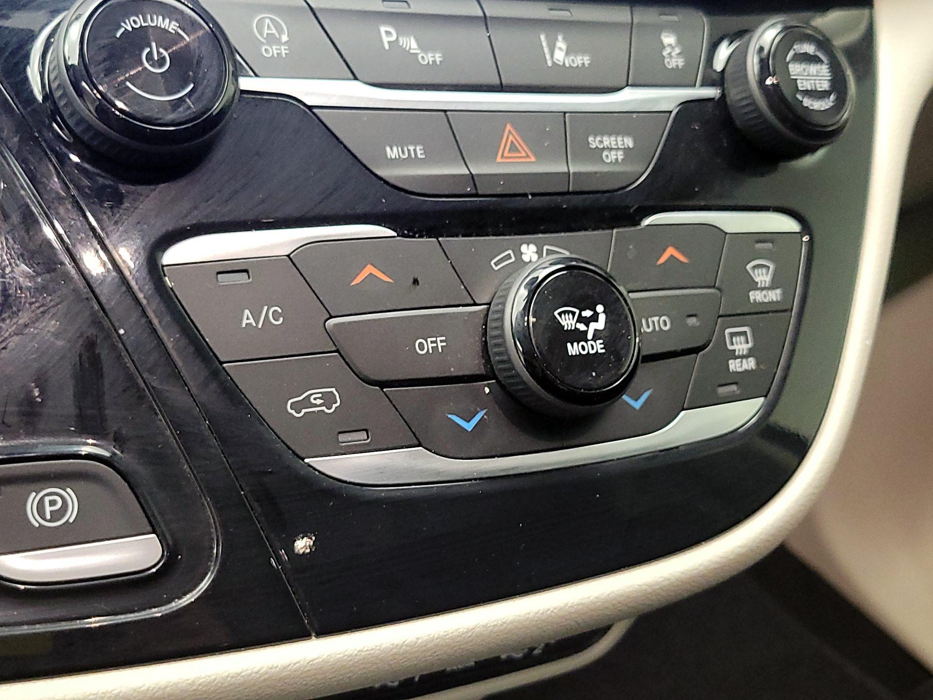 Thumbnail: 2024 Chrysler Pacifica - 16