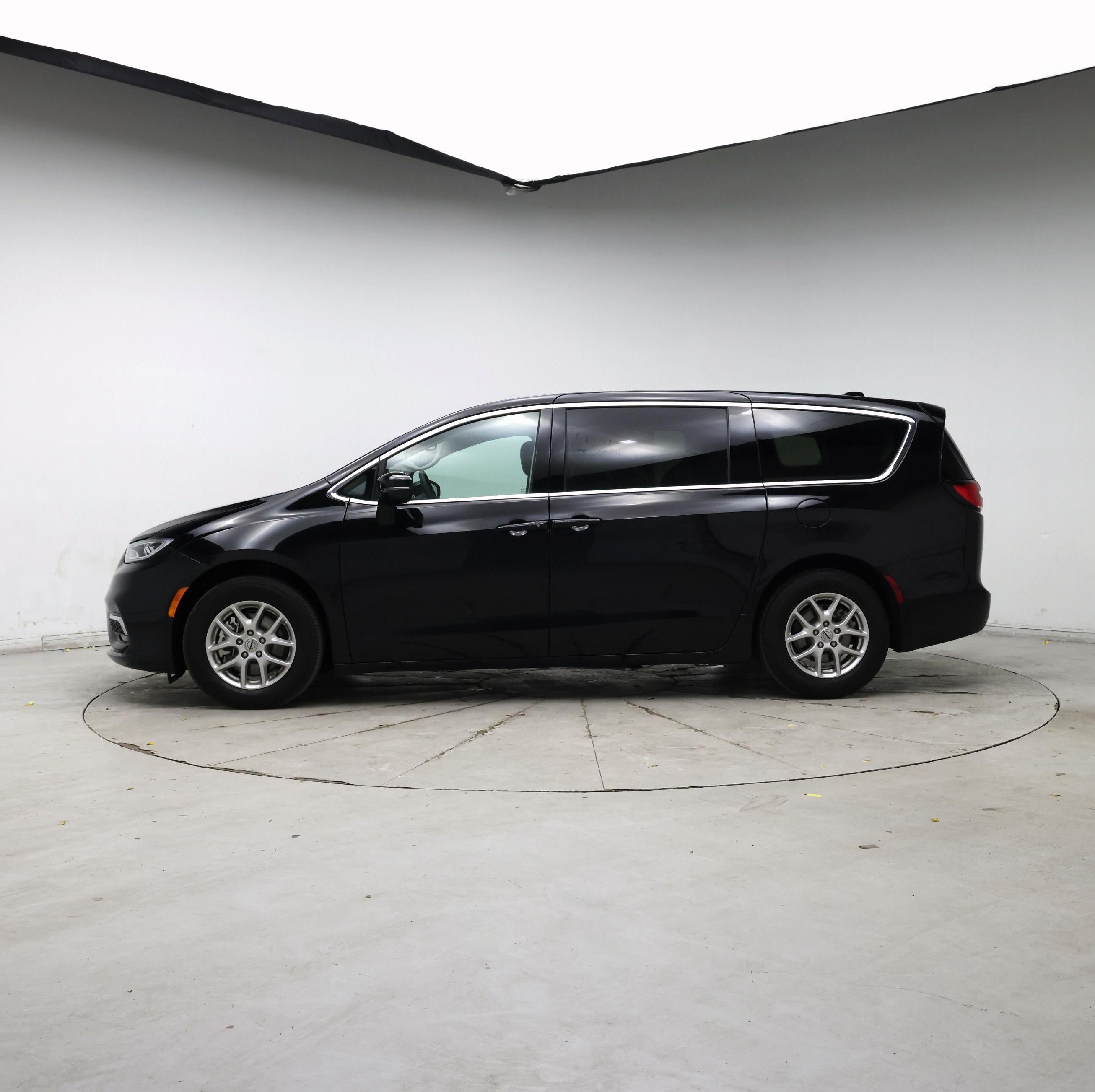 Thumbnail: 2024 Chrysler Pacifica - 3