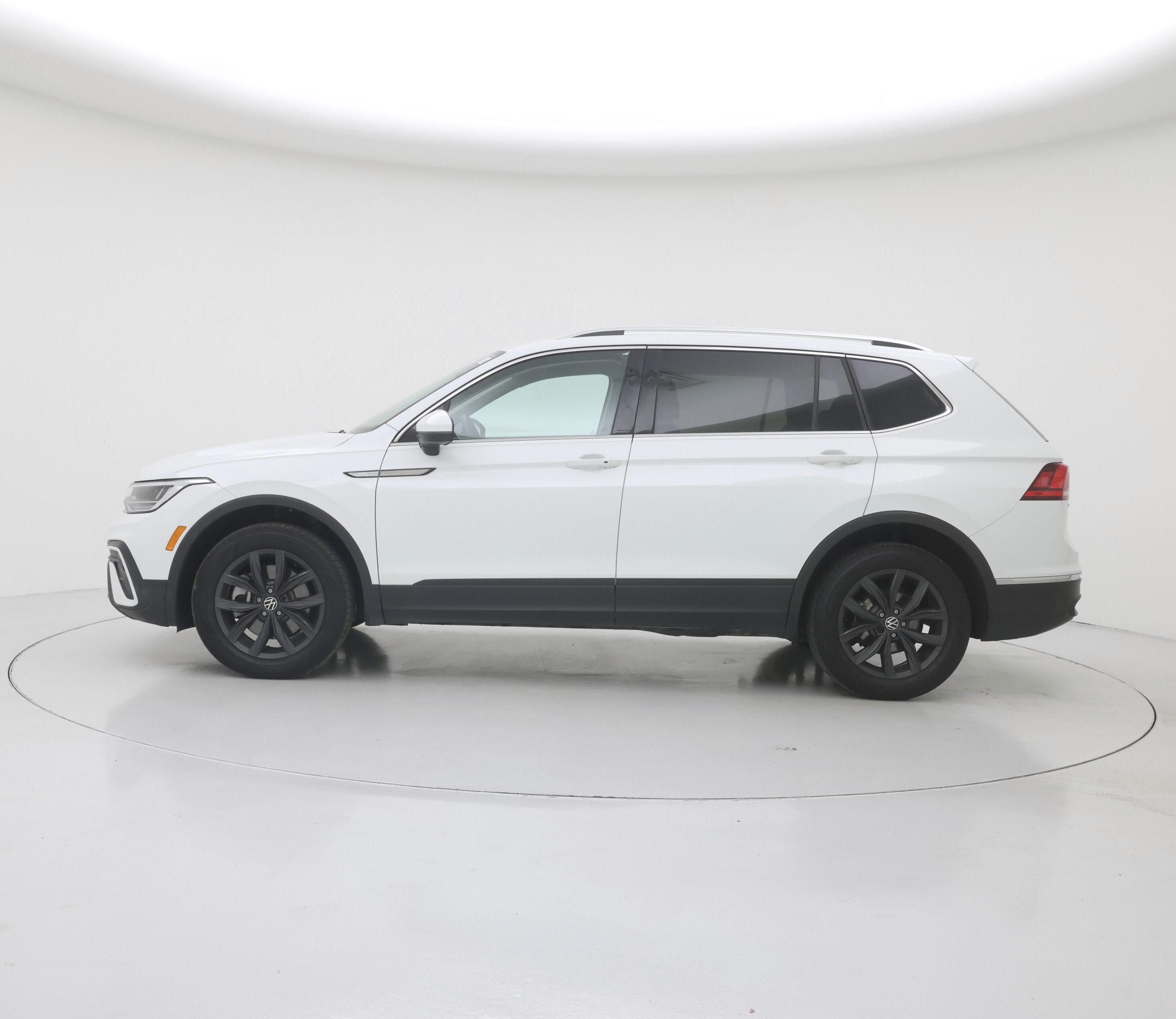 Thumbnail: 2024 Volkswagen Tiguan - 3