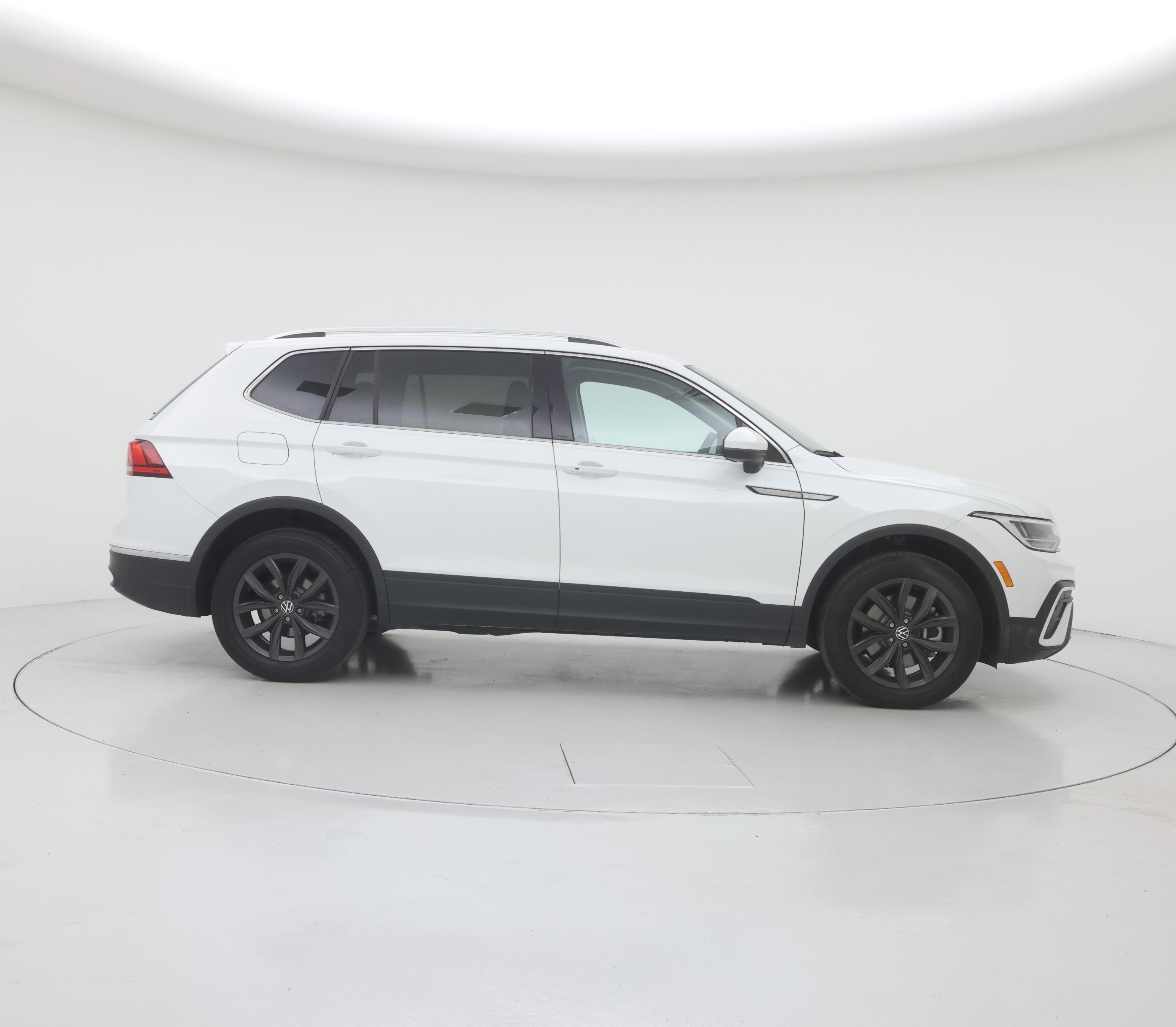 Thumbnail: 2024 Volkswagen Tiguan - 7