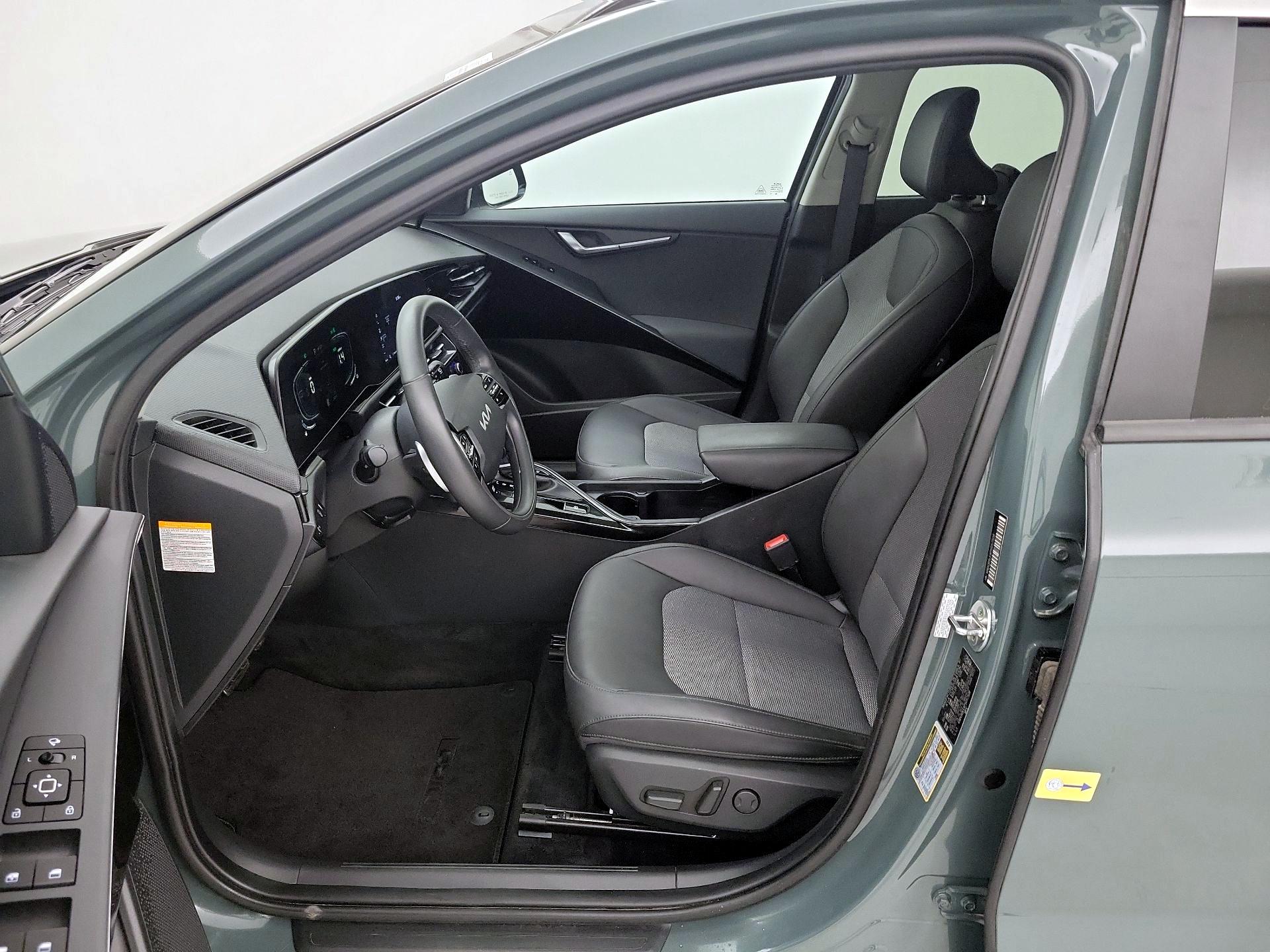 Thumbnail: 2023 Kia Niro - 11