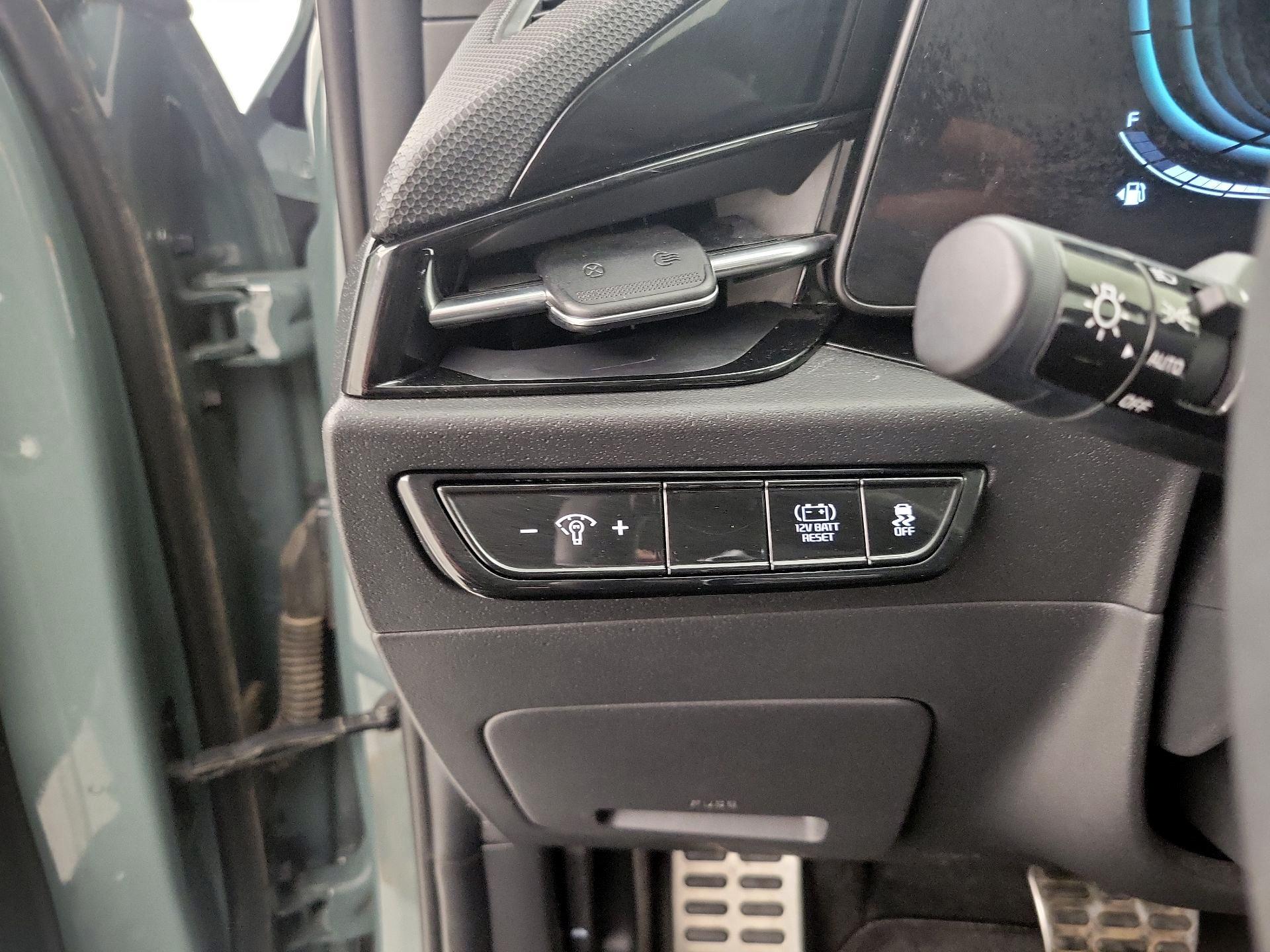 Thumbnail: 2023 Kia Niro - 13