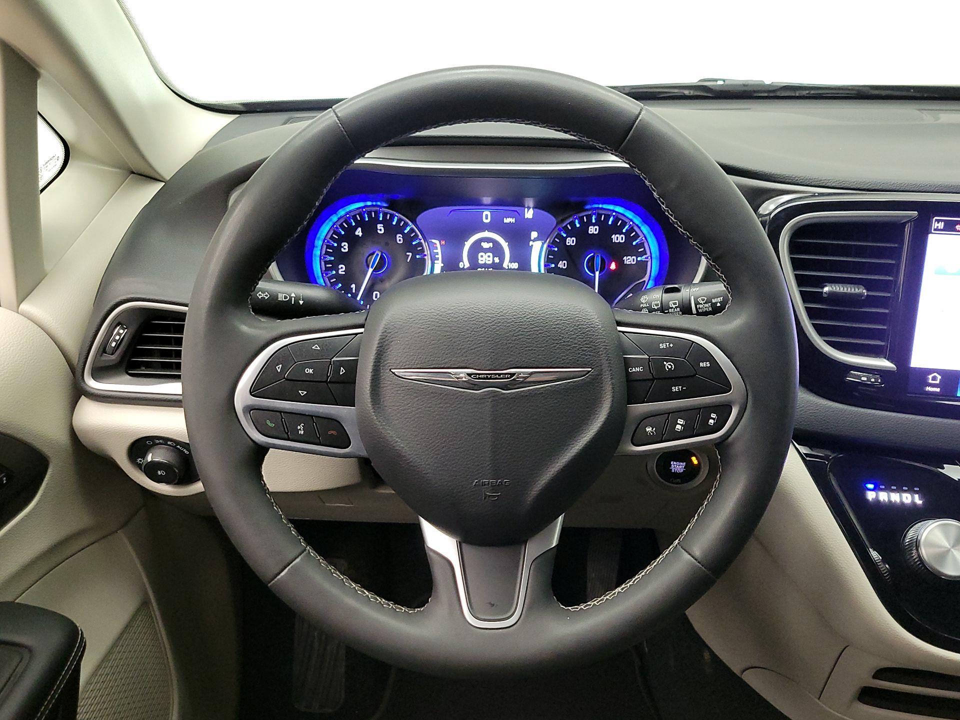 Thumbnail: 2023 Chrysler Pacifica - 10