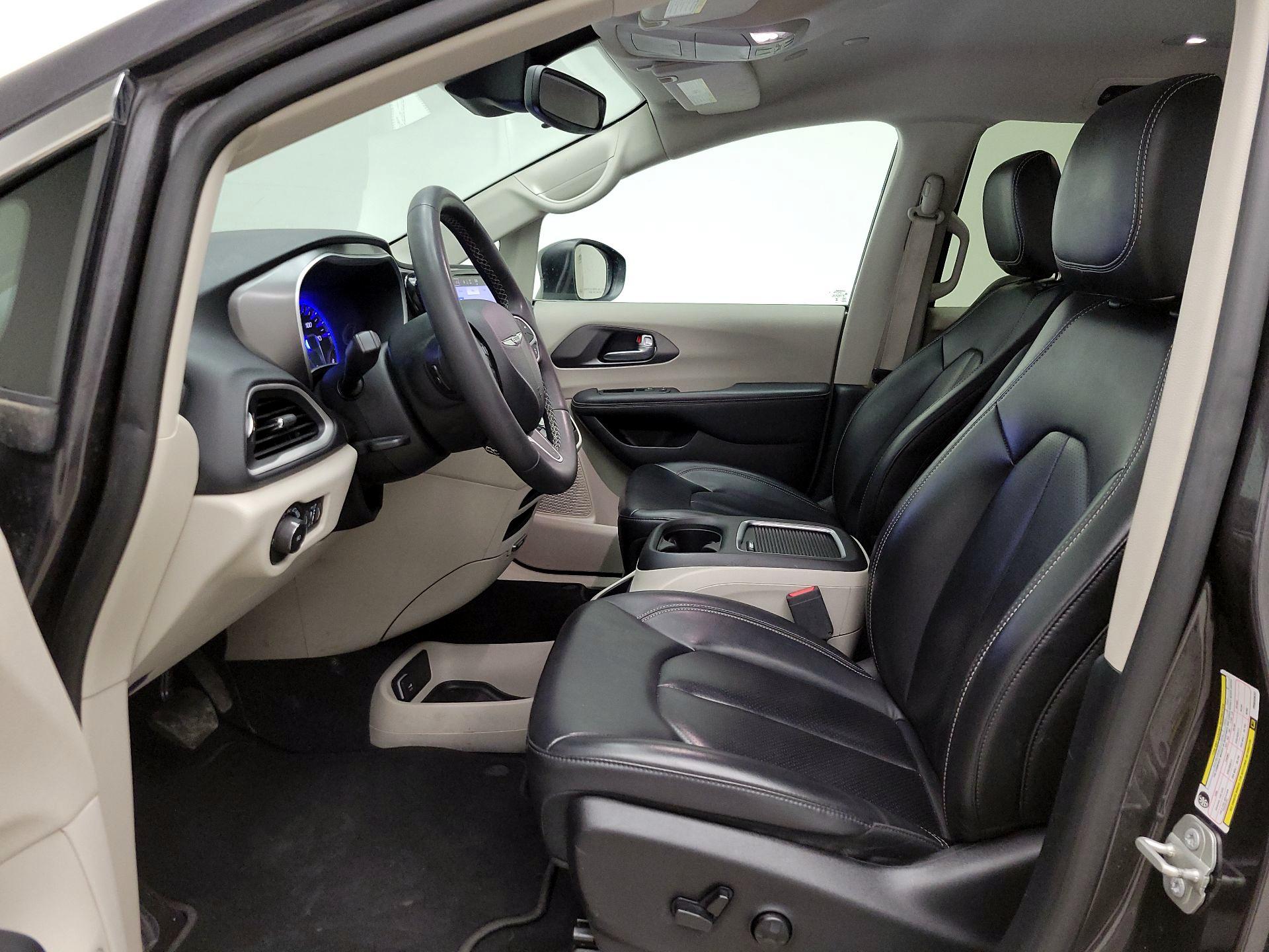 Thumbnail: 2023 Chrysler Pacifica - 11