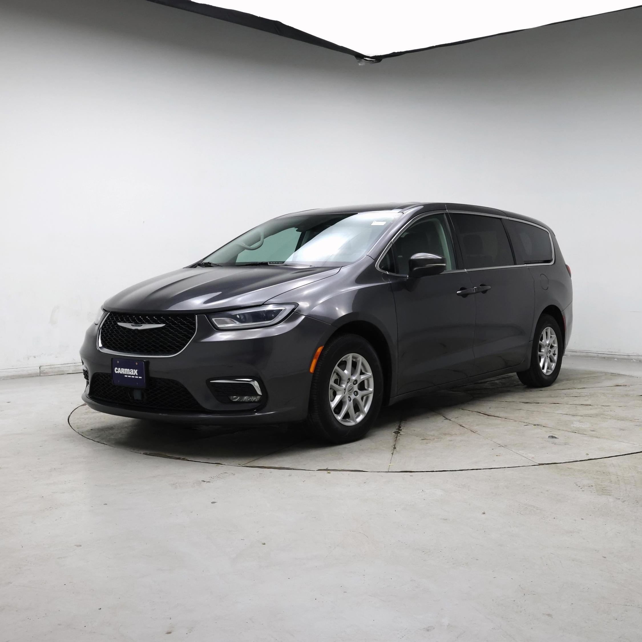 Thumbnail: 2023 Chrysler Pacifica - 4