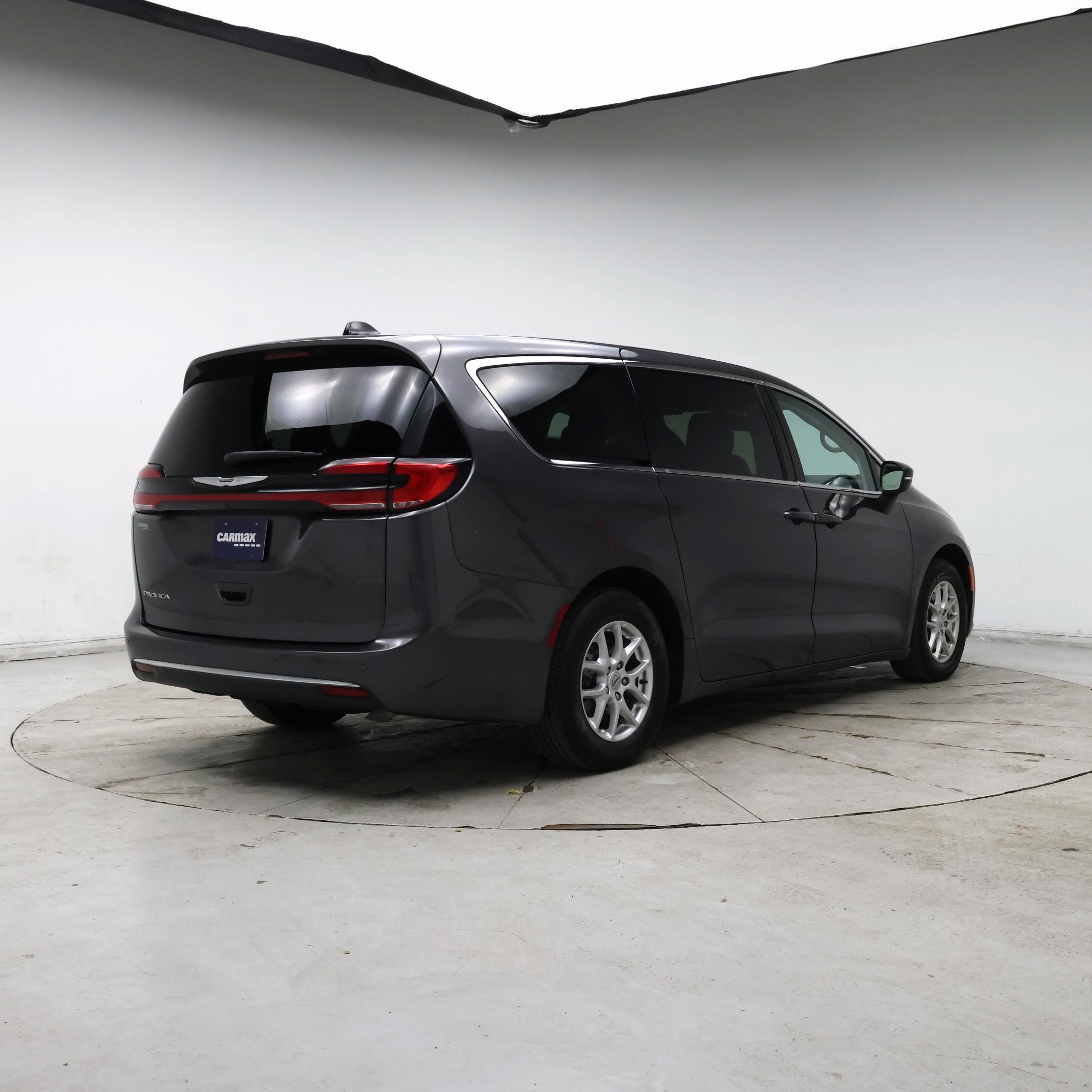 Thumbnail: 2023 Chrysler Pacifica - 8