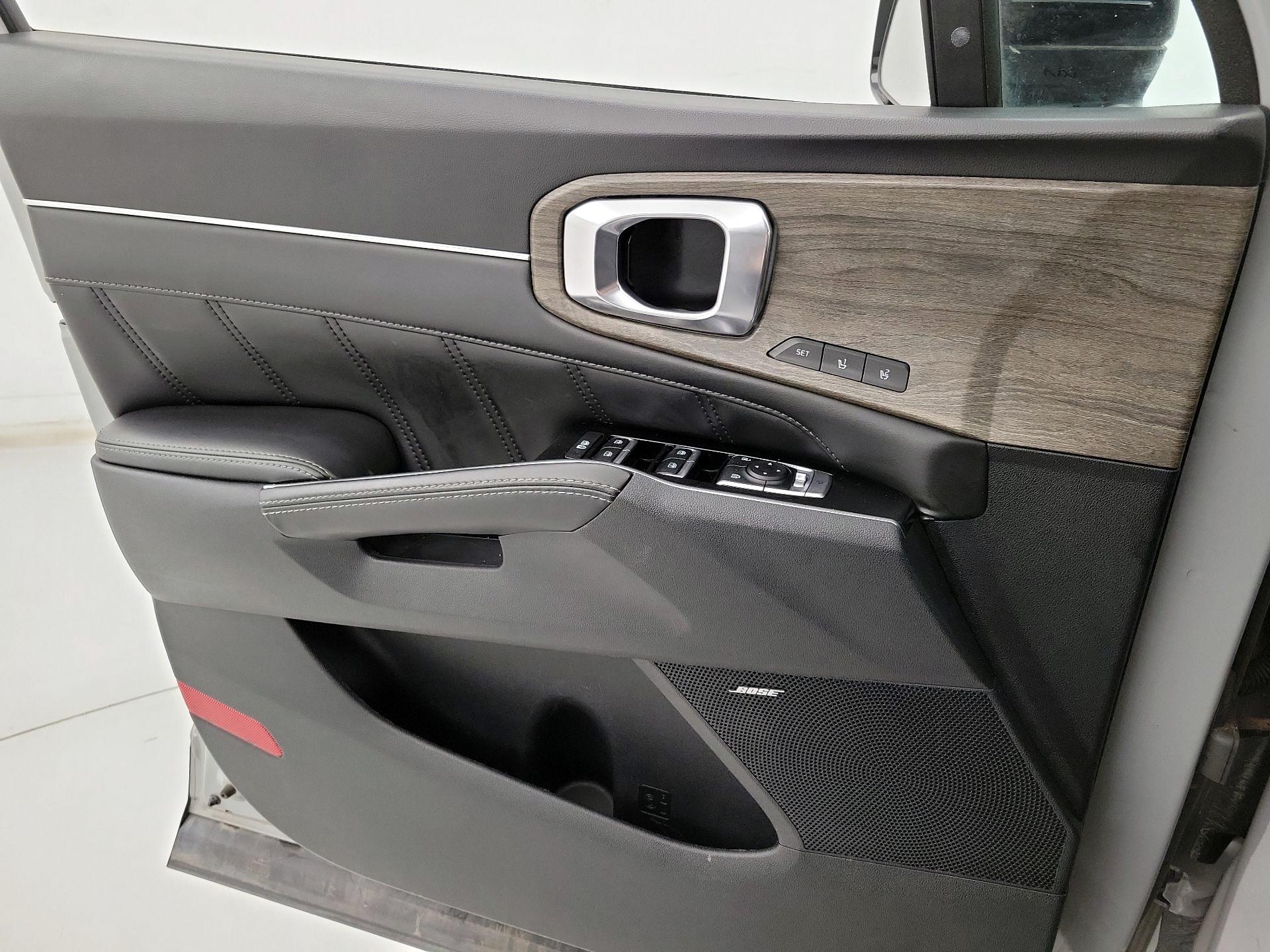 Thumbnail: 2023 Kia Sorento - 12