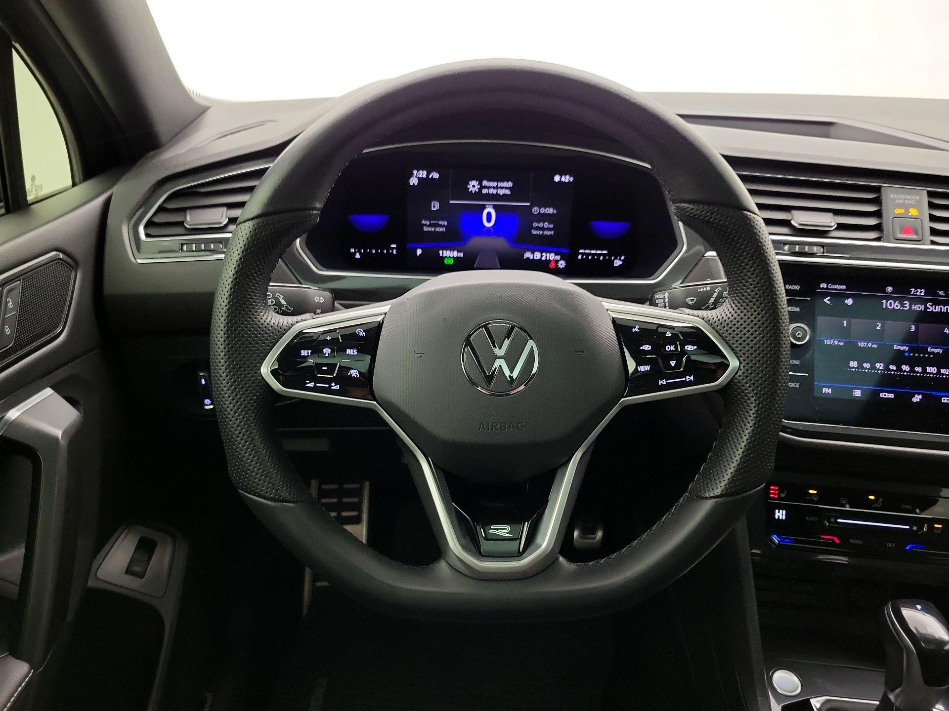 Thumbnail: 2022 Volkswagen Tiguan - 10