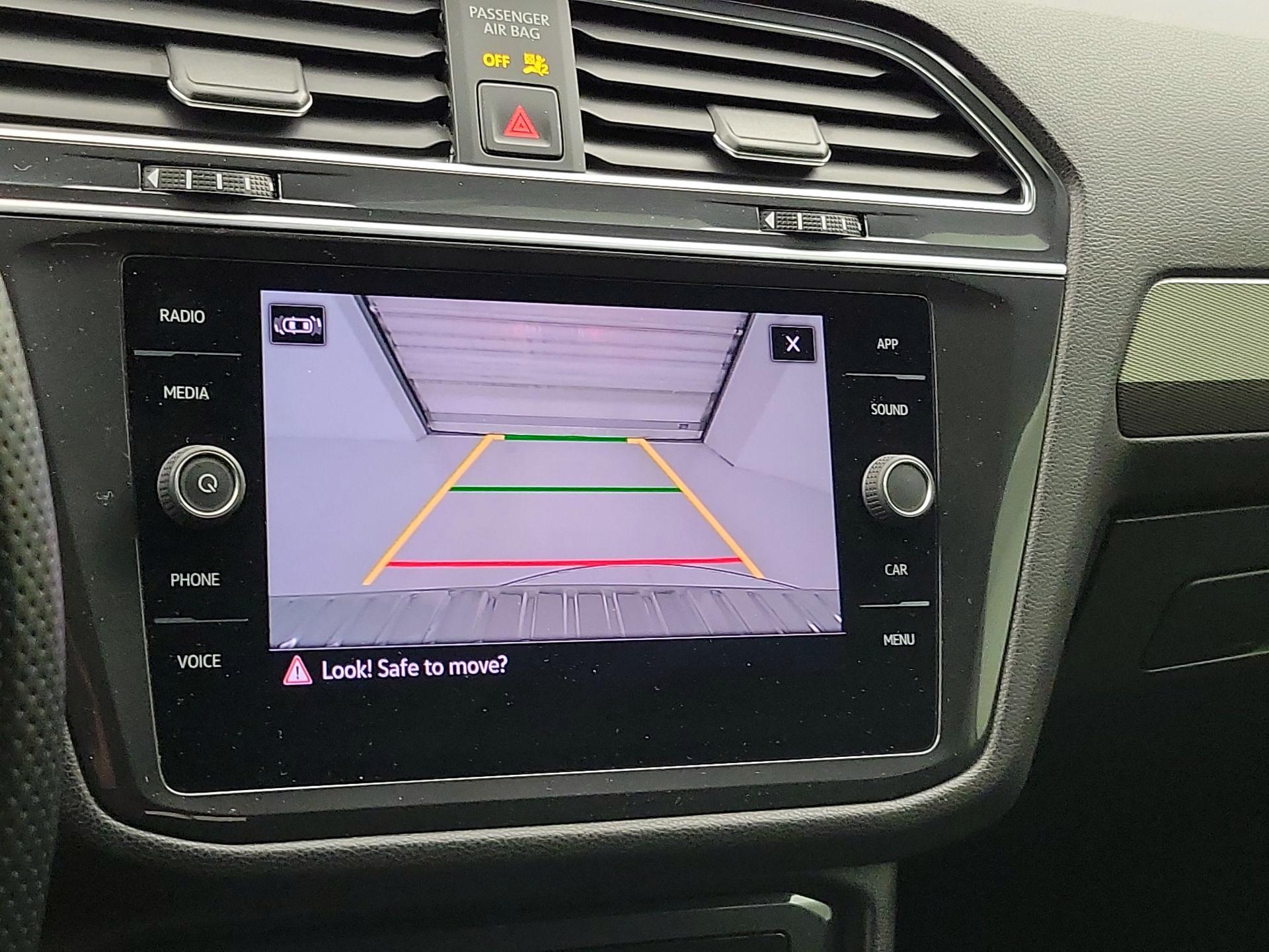 Thumbnail: 2022 Volkswagen Tiguan - 14