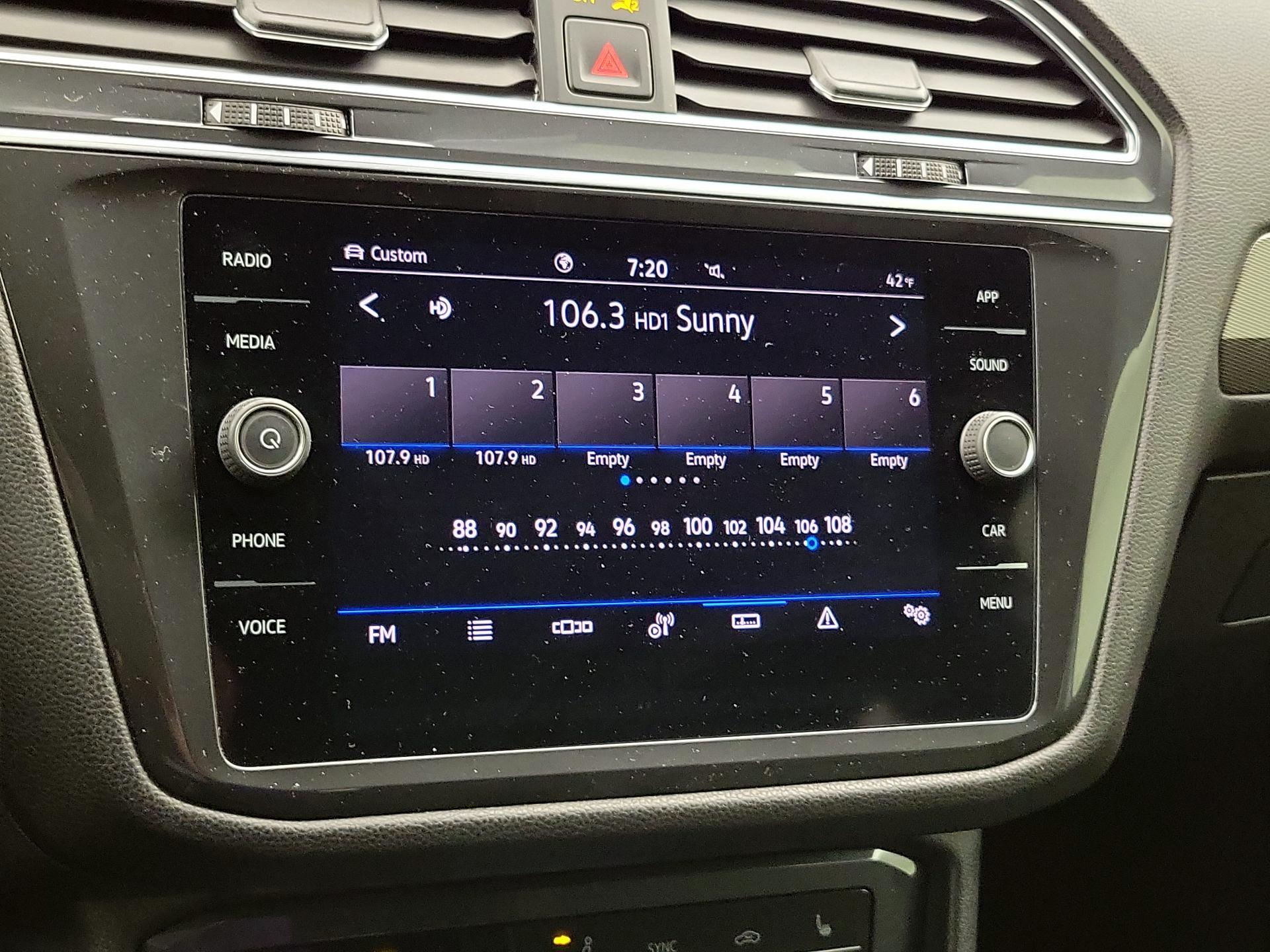 Thumbnail: 2022 Volkswagen Tiguan - 15