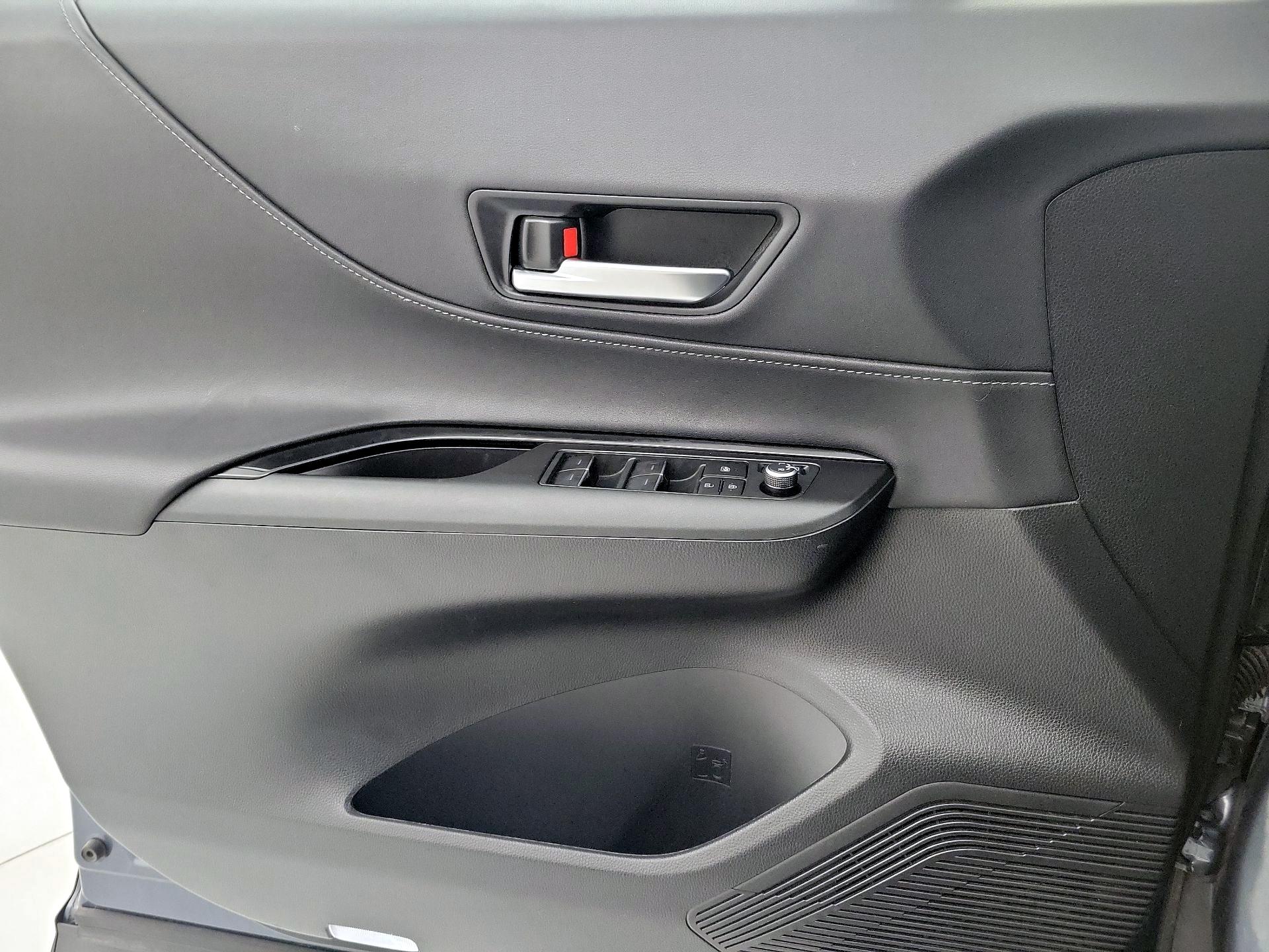 Thumbnail: 2024 Toyota Venza - 12