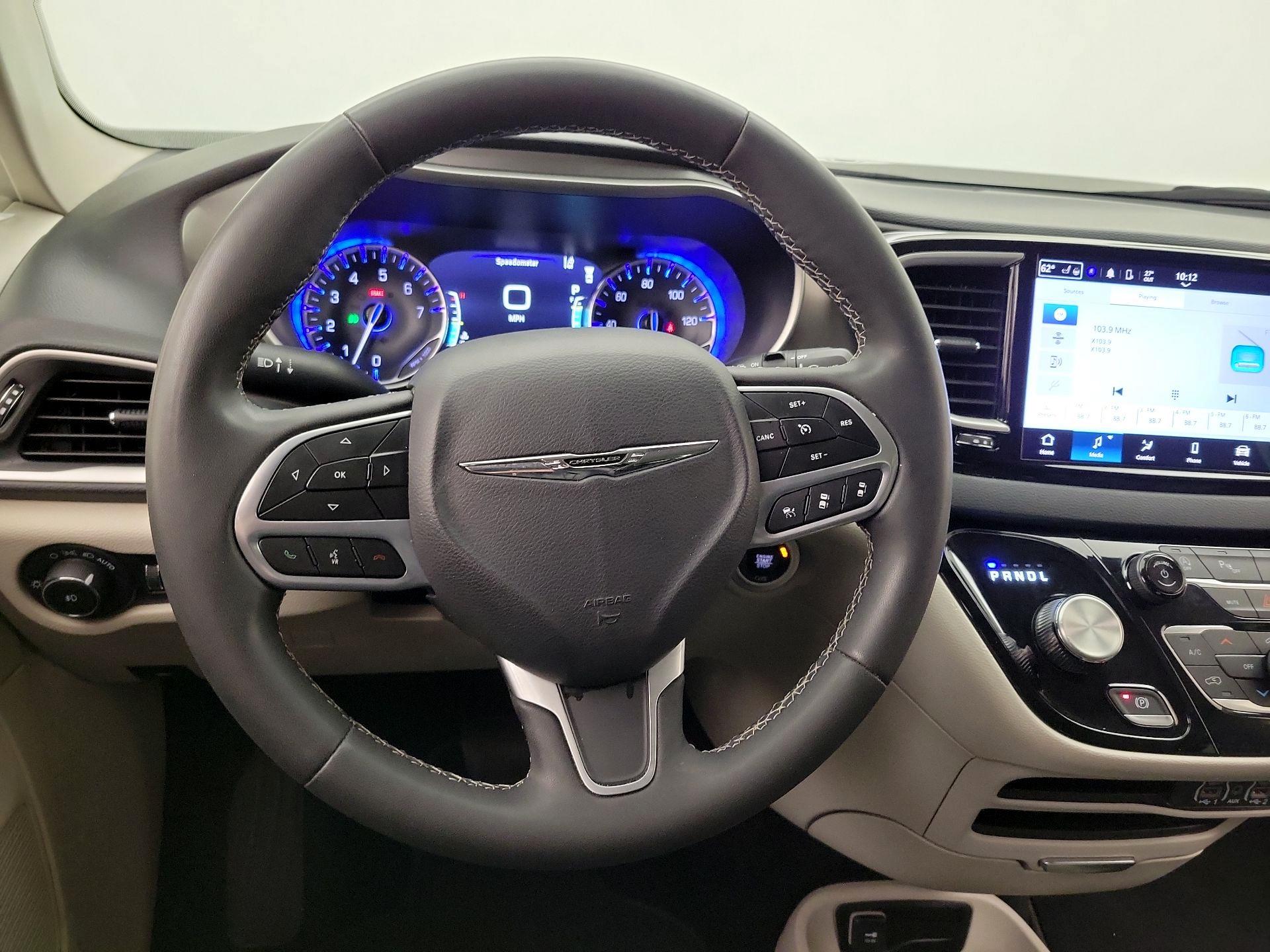 Thumbnail: 2023 Chrysler Pacifica - 10