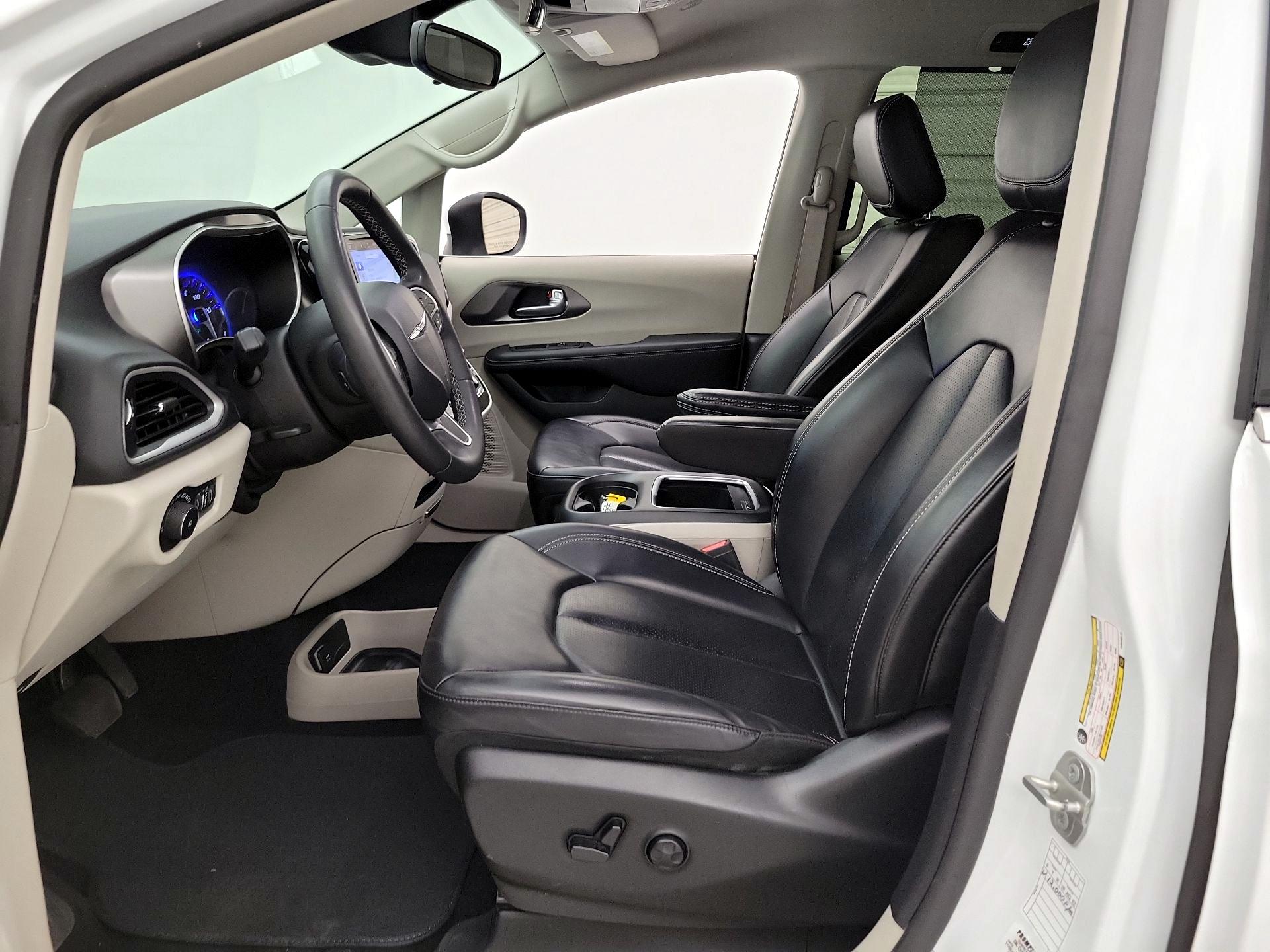 Thumbnail: 2023 Chrysler Pacifica - 11