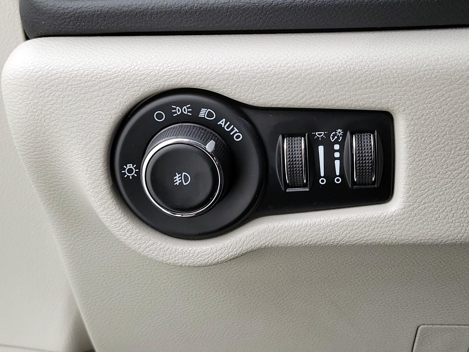 Thumbnail: 2023 Chrysler Pacifica - 13