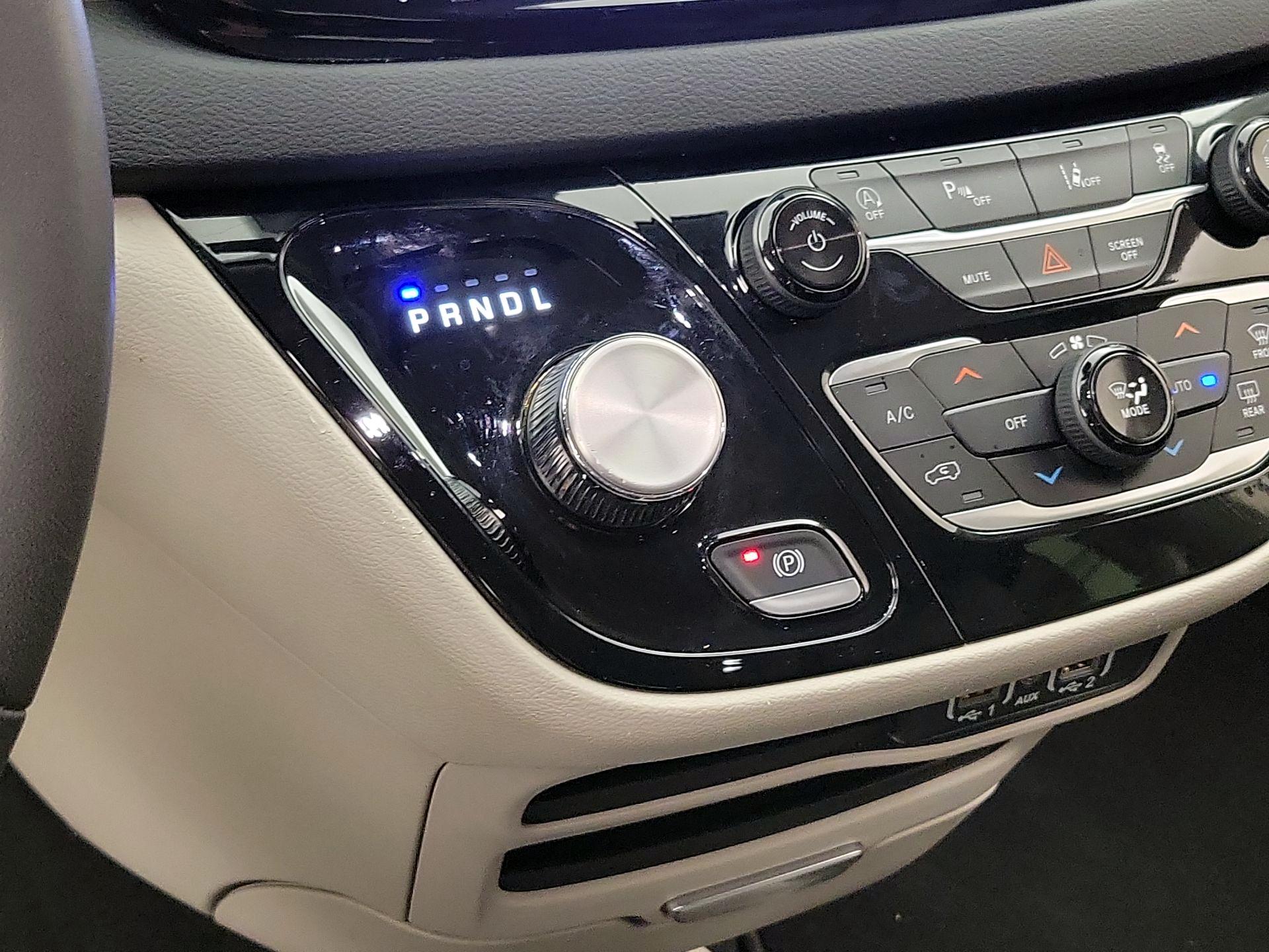 Thumbnail: 2023 Chrysler Pacifica - 17