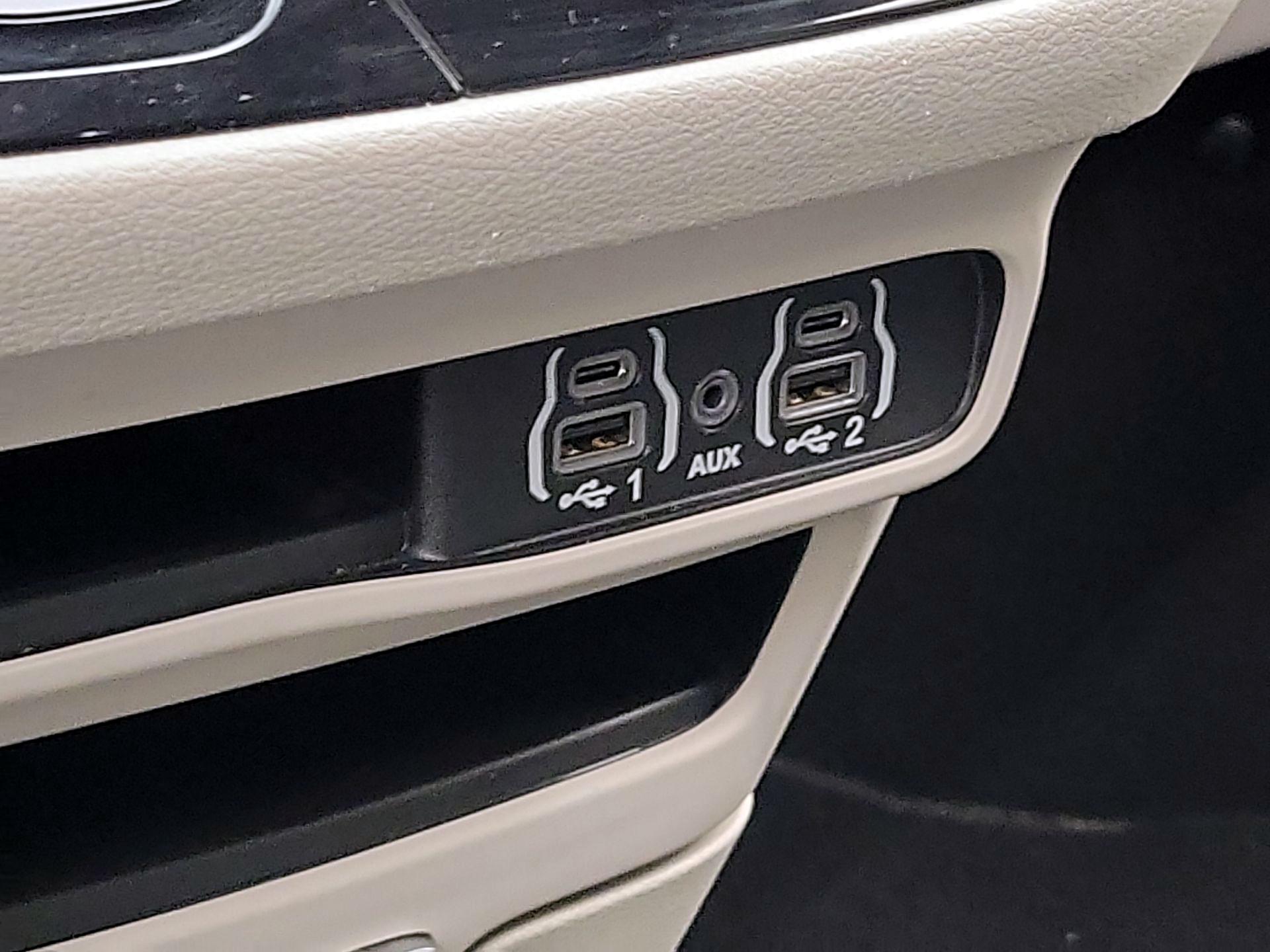 Thumbnail: 2023 Chrysler Pacifica - 18