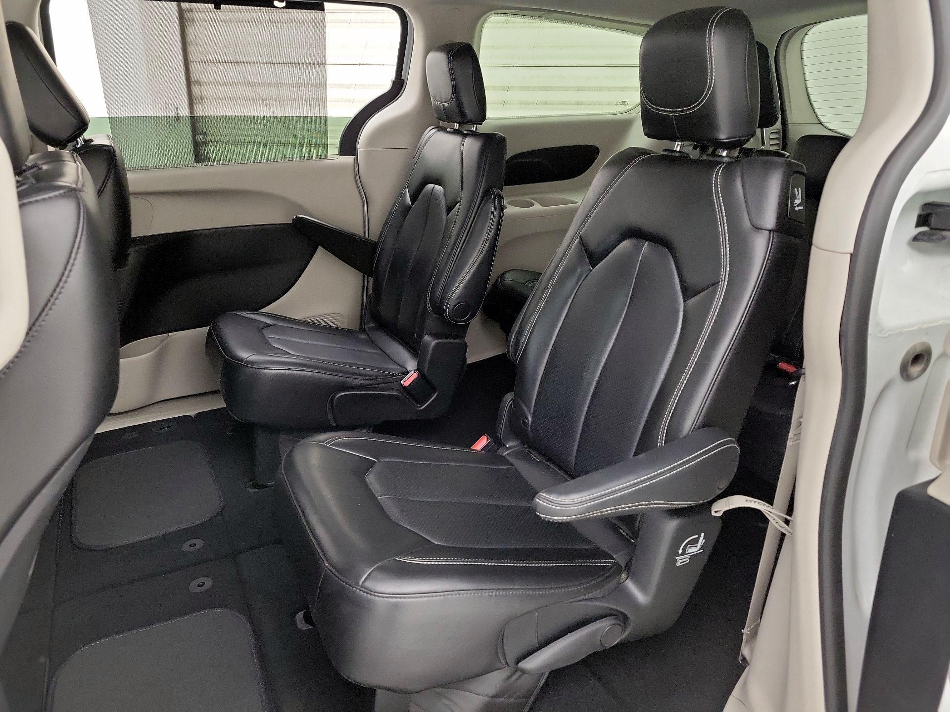 Thumbnail: 2023 Chrysler Pacifica - 19