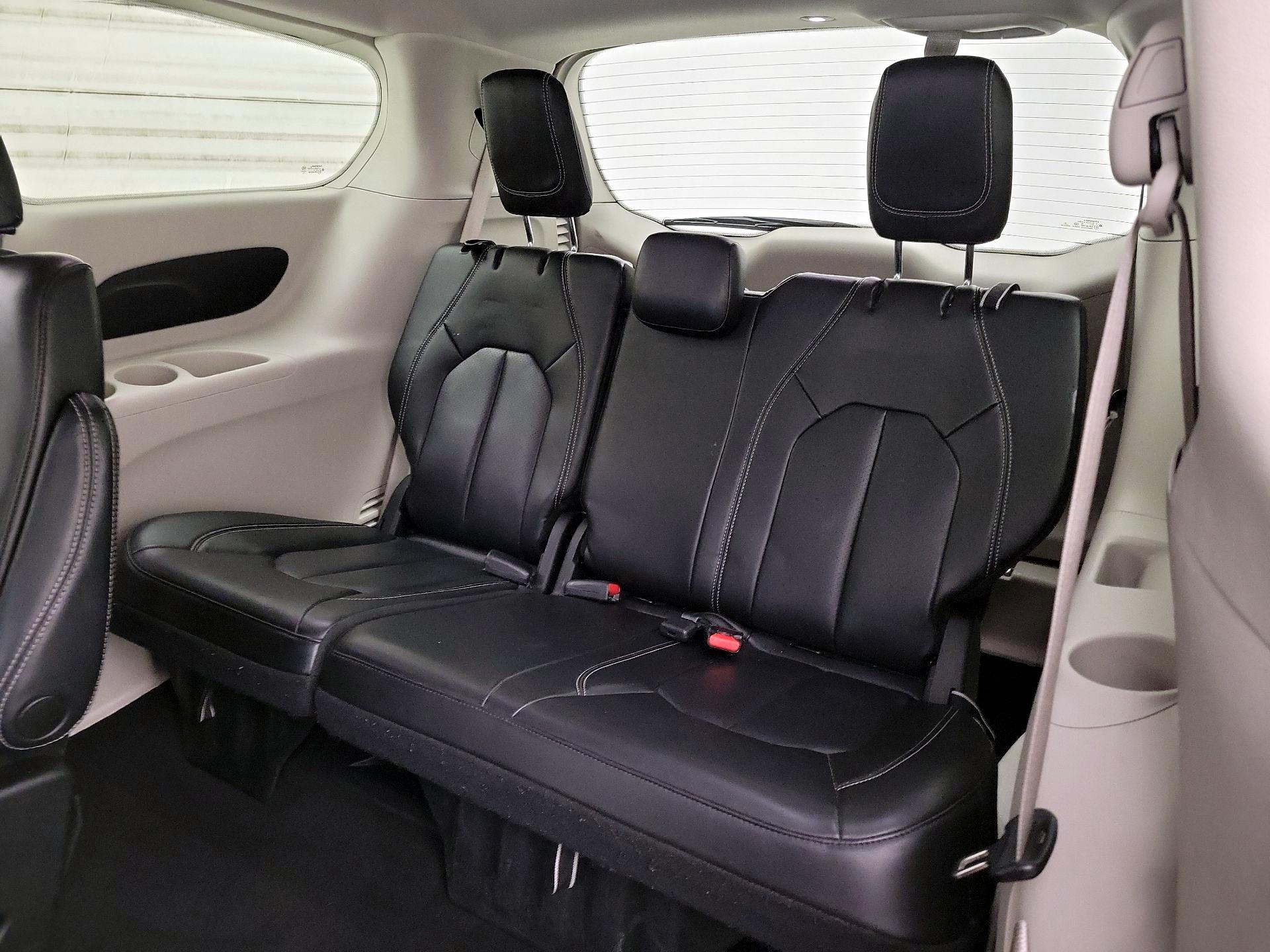 Thumbnail: 2023 Chrysler Pacifica - 20