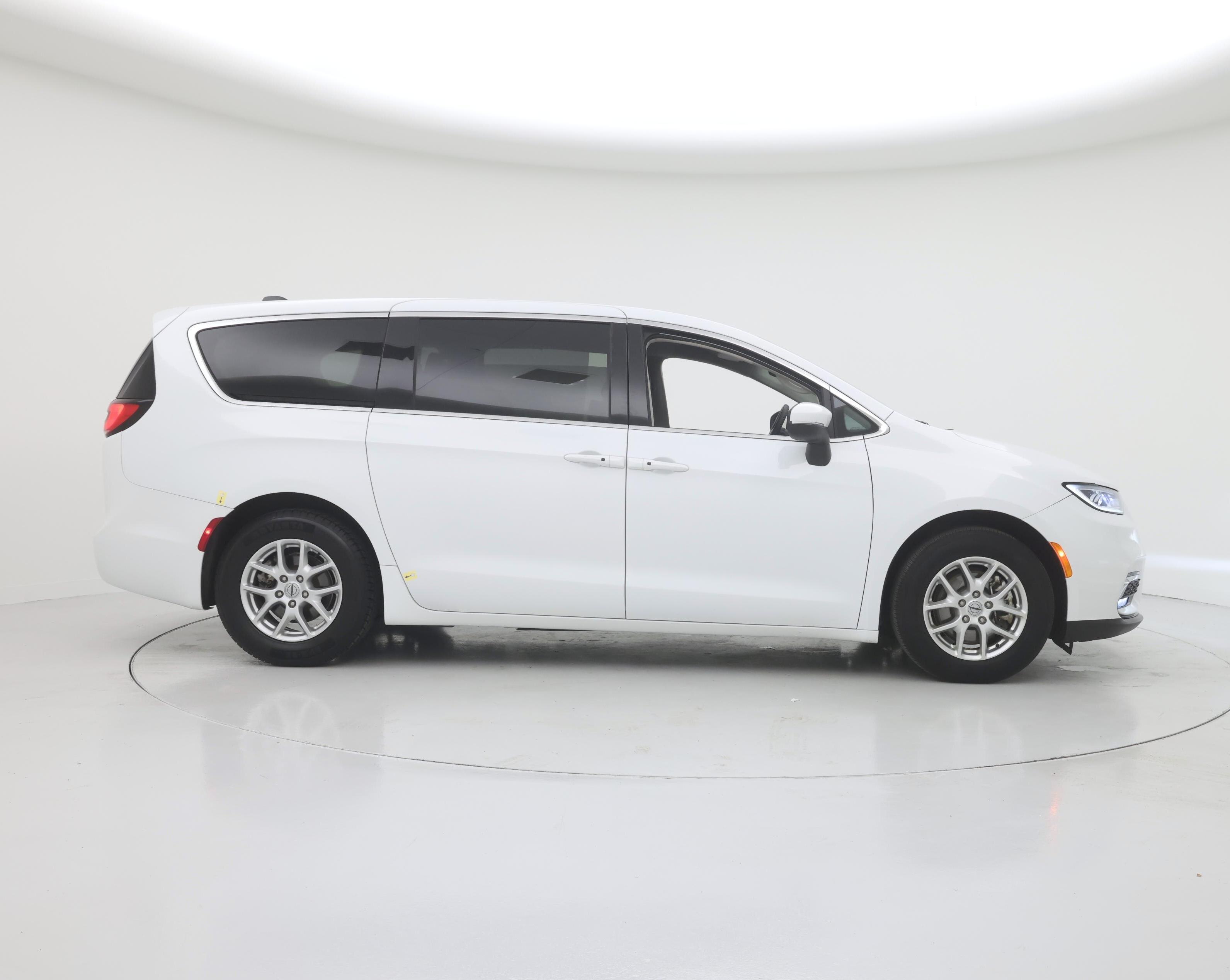 Thumbnail: 2023 Chrysler Pacifica - 7